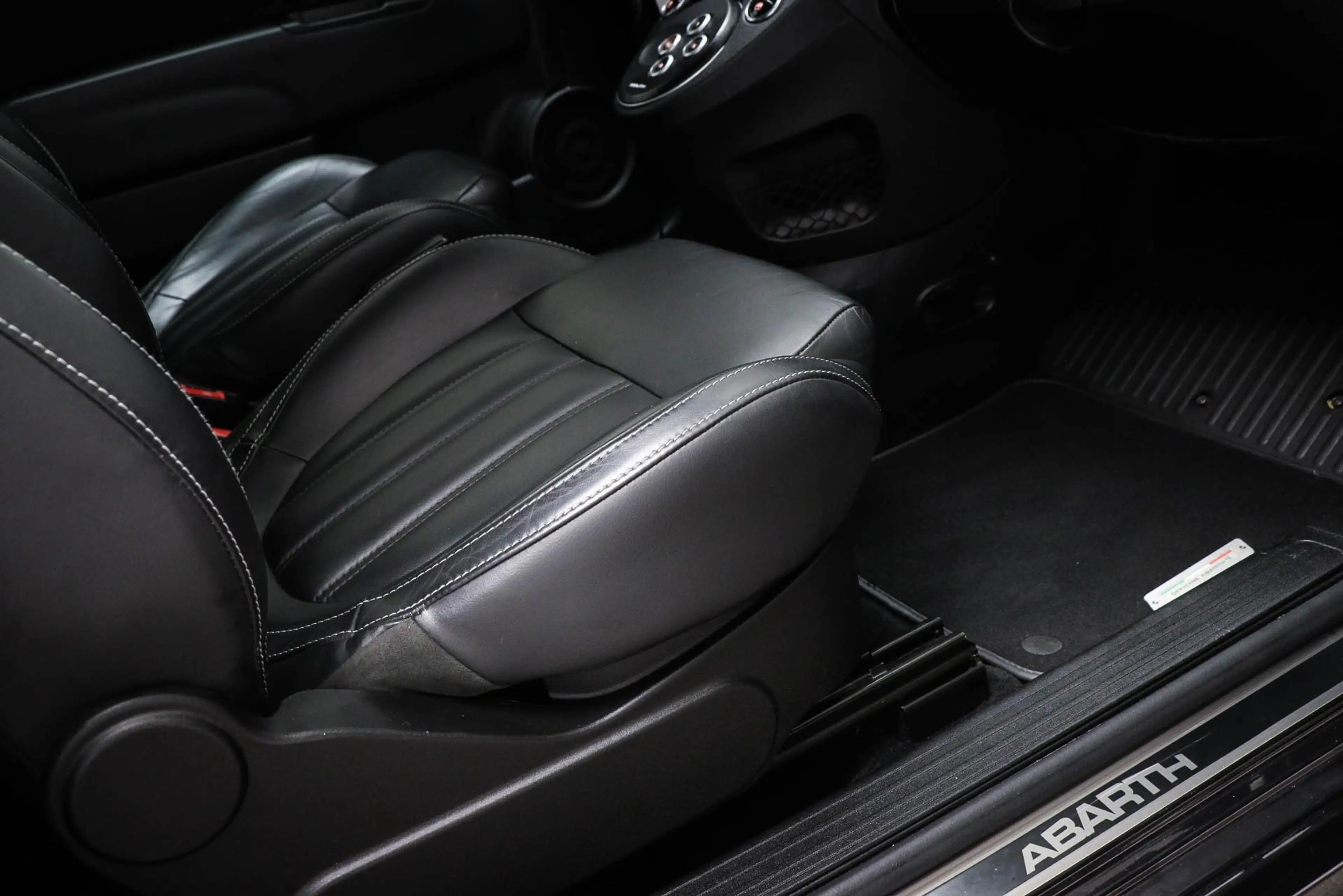 Fiat 500C Abarth 1.4 T-Jet Competizione | BEATS | CLIMA | LEDER — photo 14