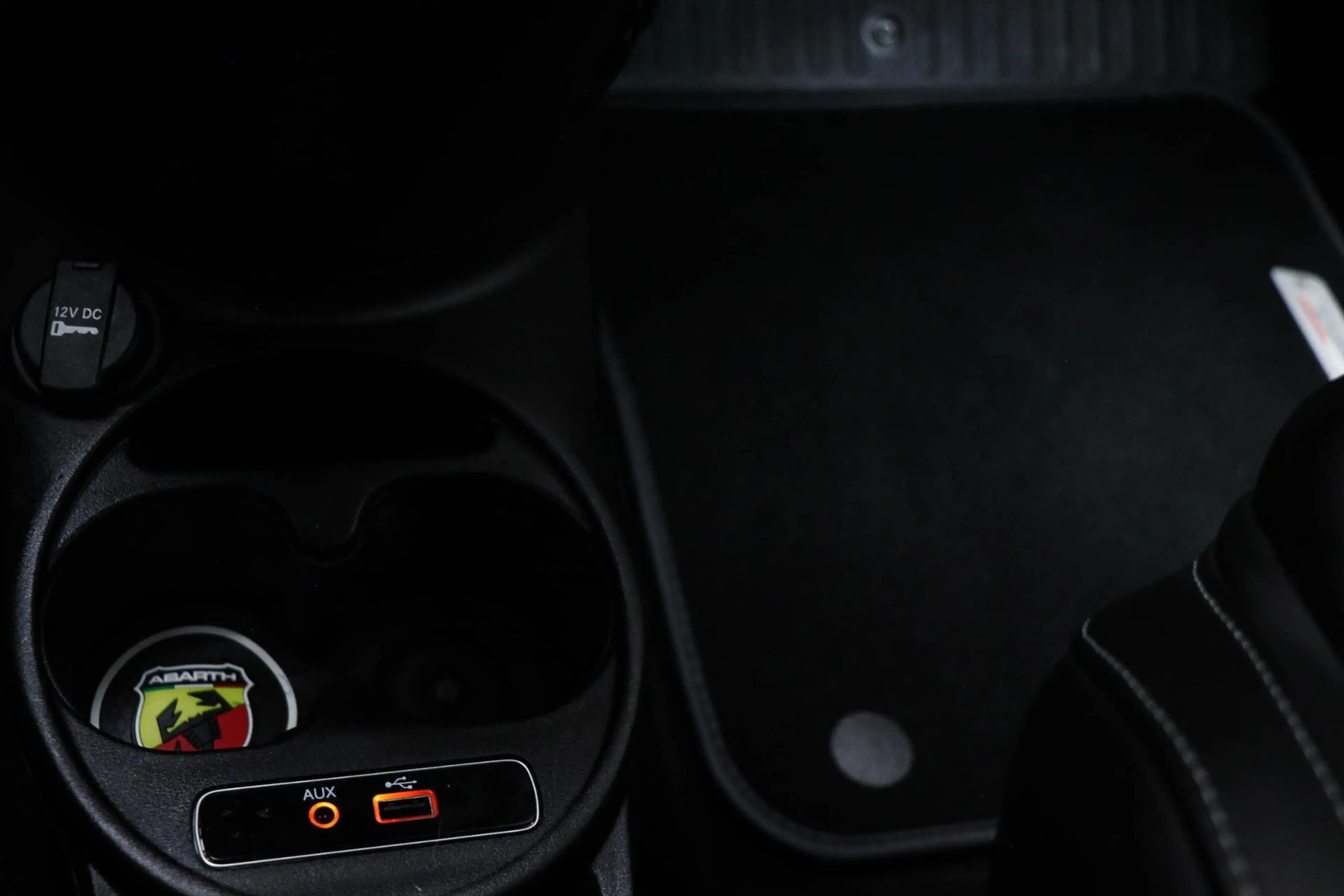 Fiat 500C Abarth 1.4 T-Jet Competizione | BEATS | CLIMA | LEDER — photo 38
