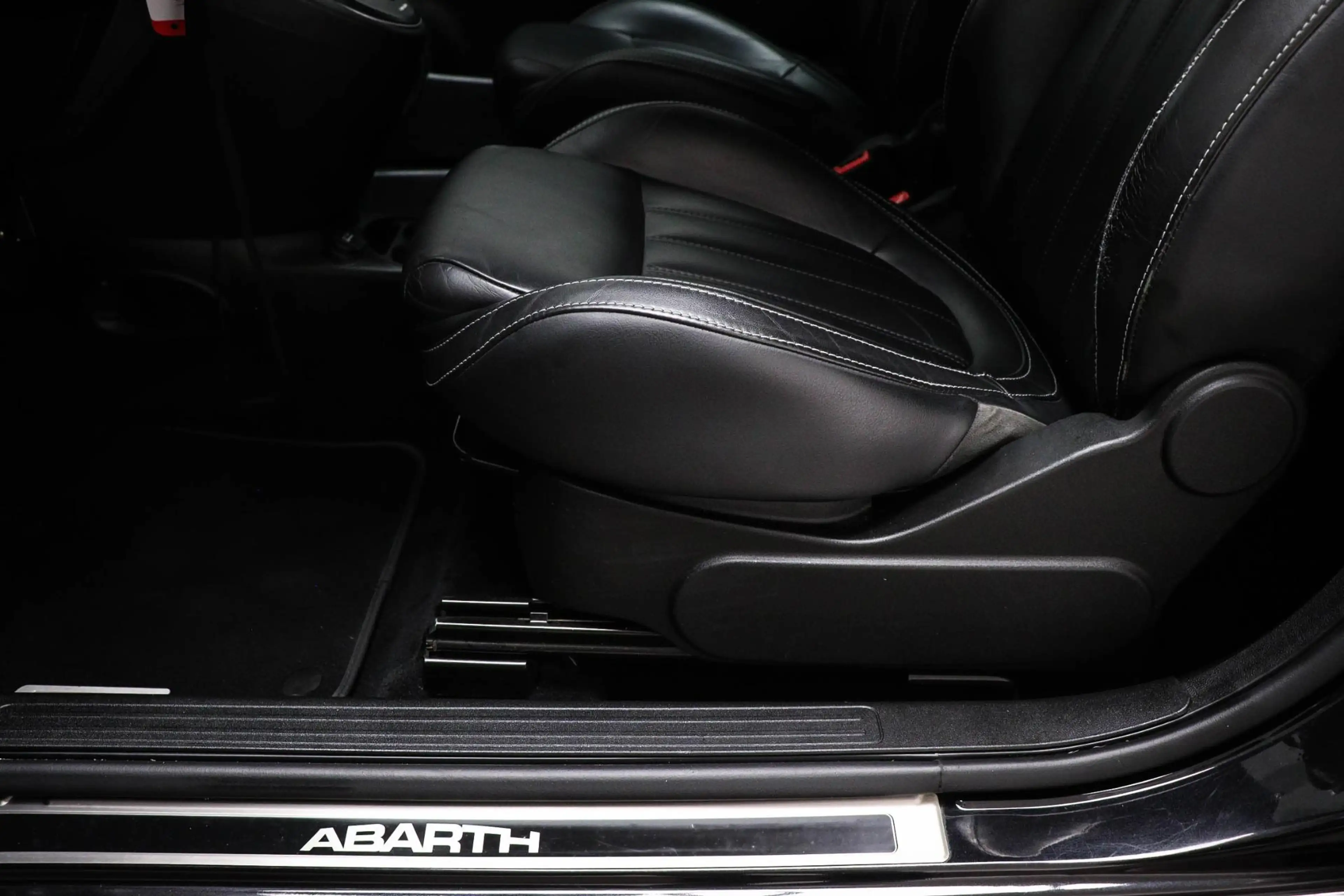 Fiat 500C Abarth 1.4 T-Jet Competizione | BEATS | CLIMA | LEDER — photo 30