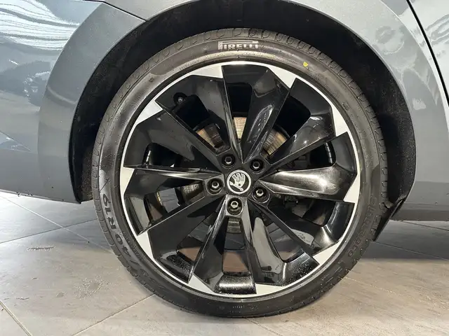 Skoda Superb view 3