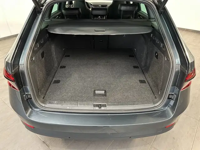 Skoda Superb view 6