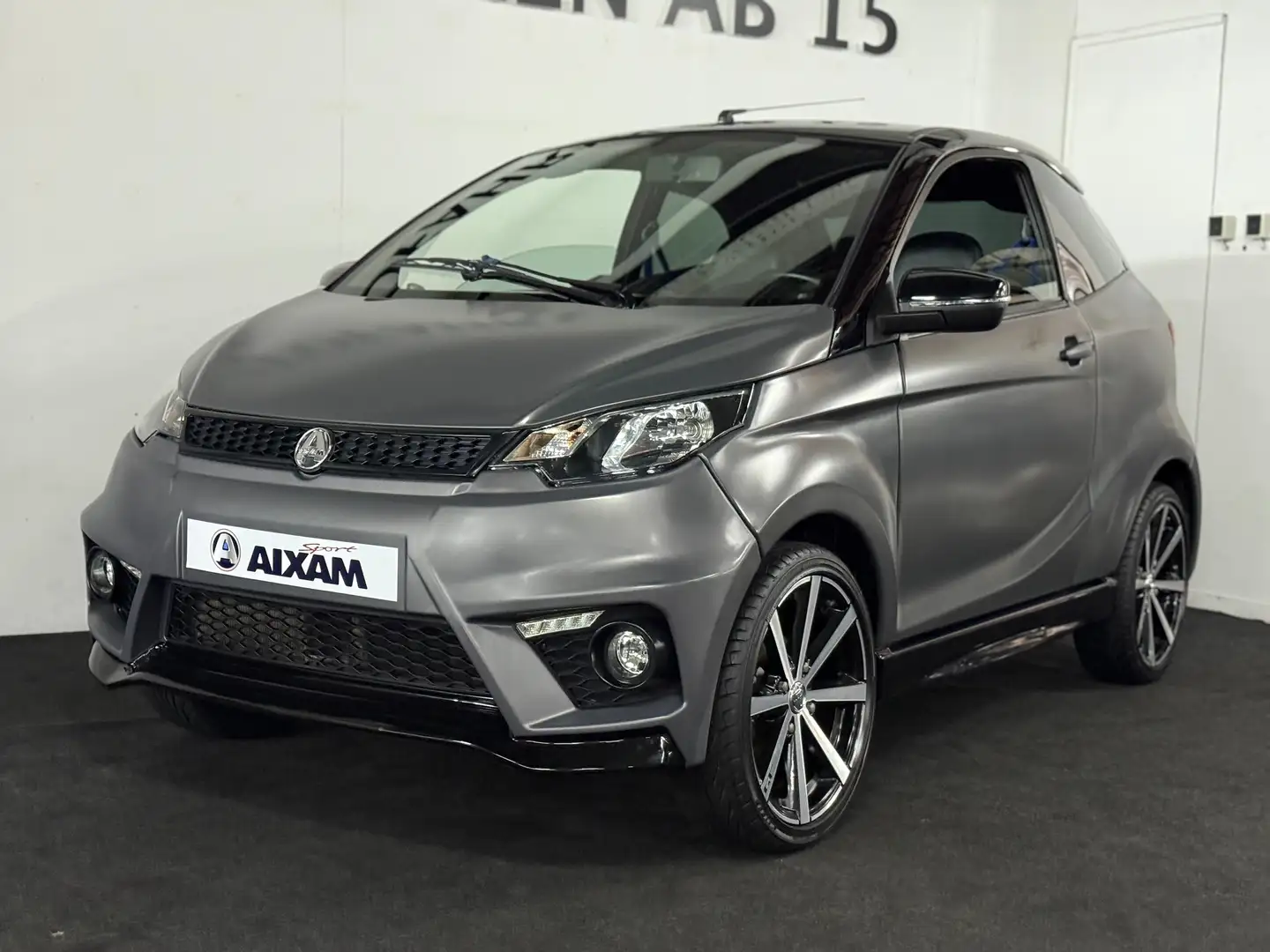 Aixam Coupe GTI Sport, CarPlay, RFK, Pioneer, LED, Kubota Gris - 2