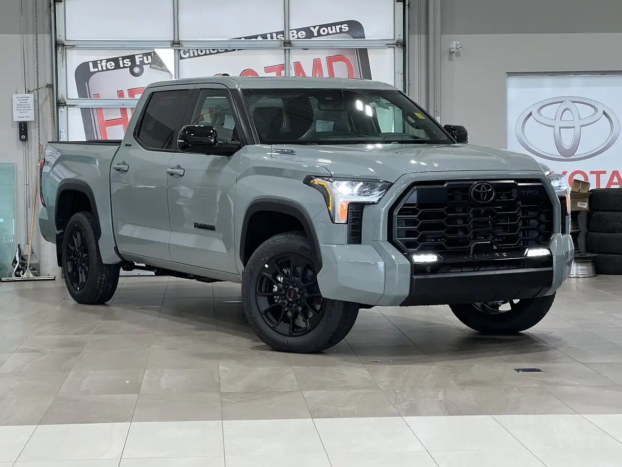 Toyota Tundra снимка Toyota Tundra