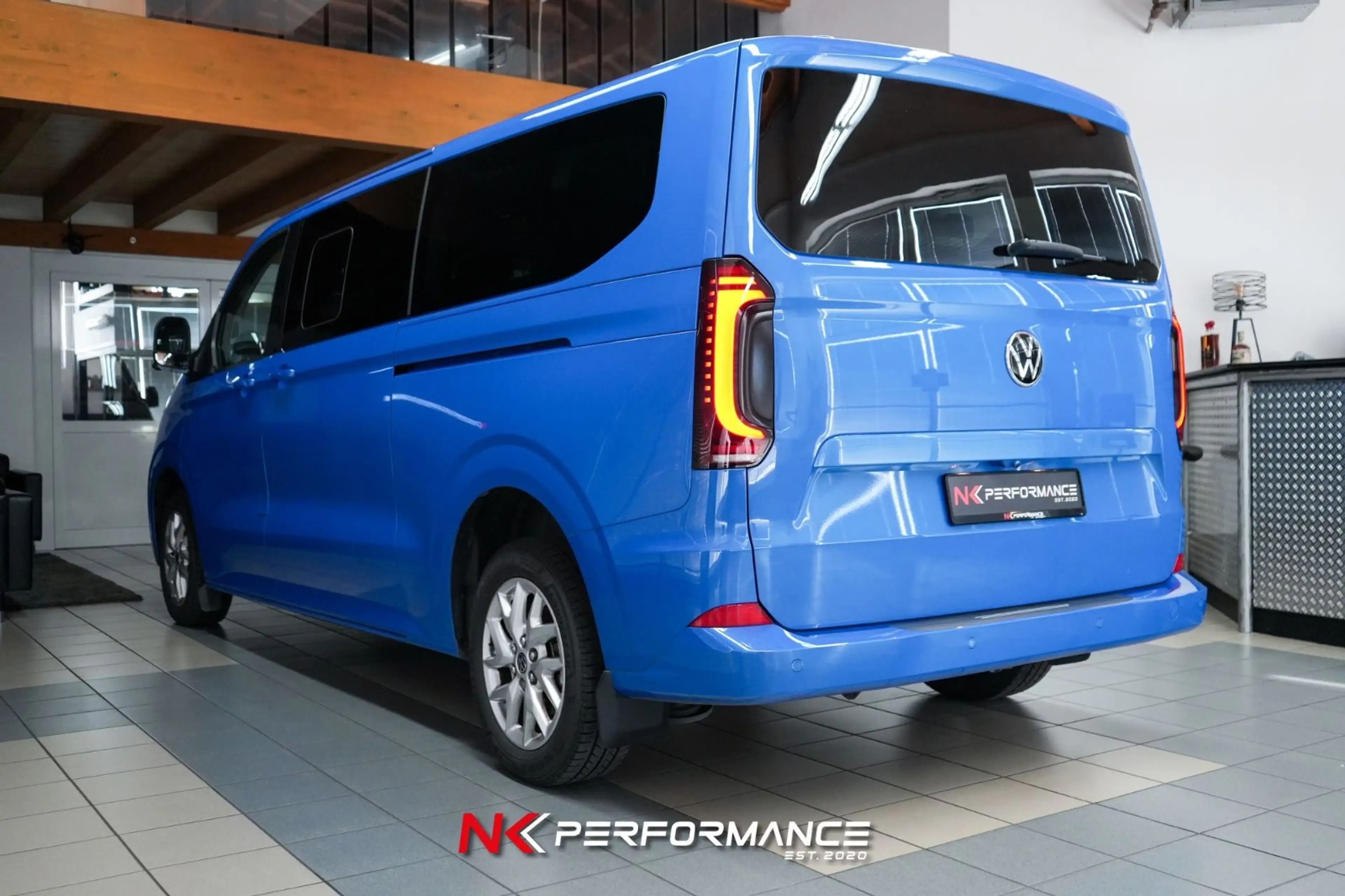 Volkswagen T7 Caravelle T7 e-Caravelle 210 kW LR Style/8-SITZ /AHK /360° — photo 13