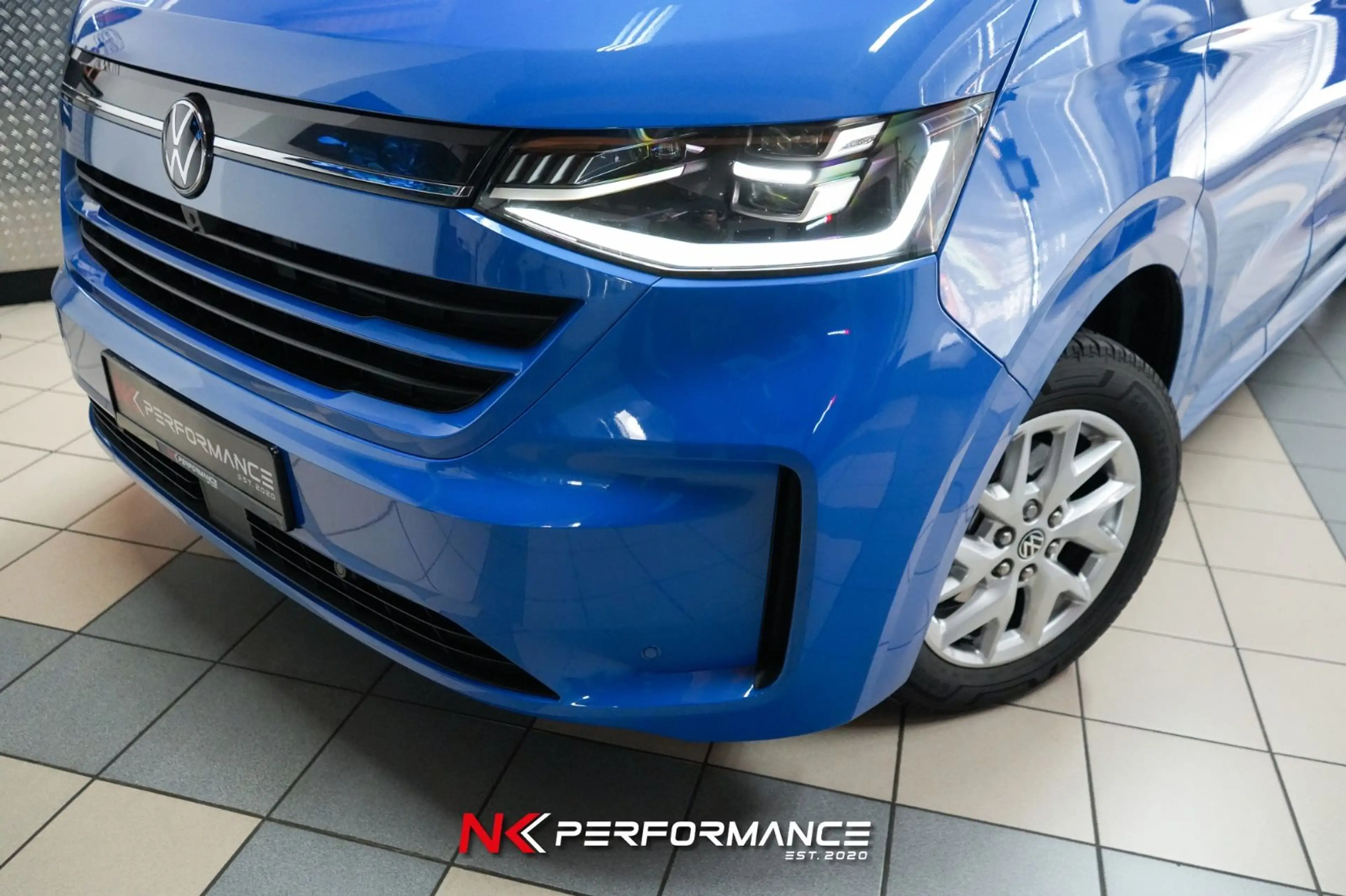 Volkswagen T7 Caravelle T7 e-Caravelle 210 kW LR Style/8-SITZ /AHK /360° — photo 2