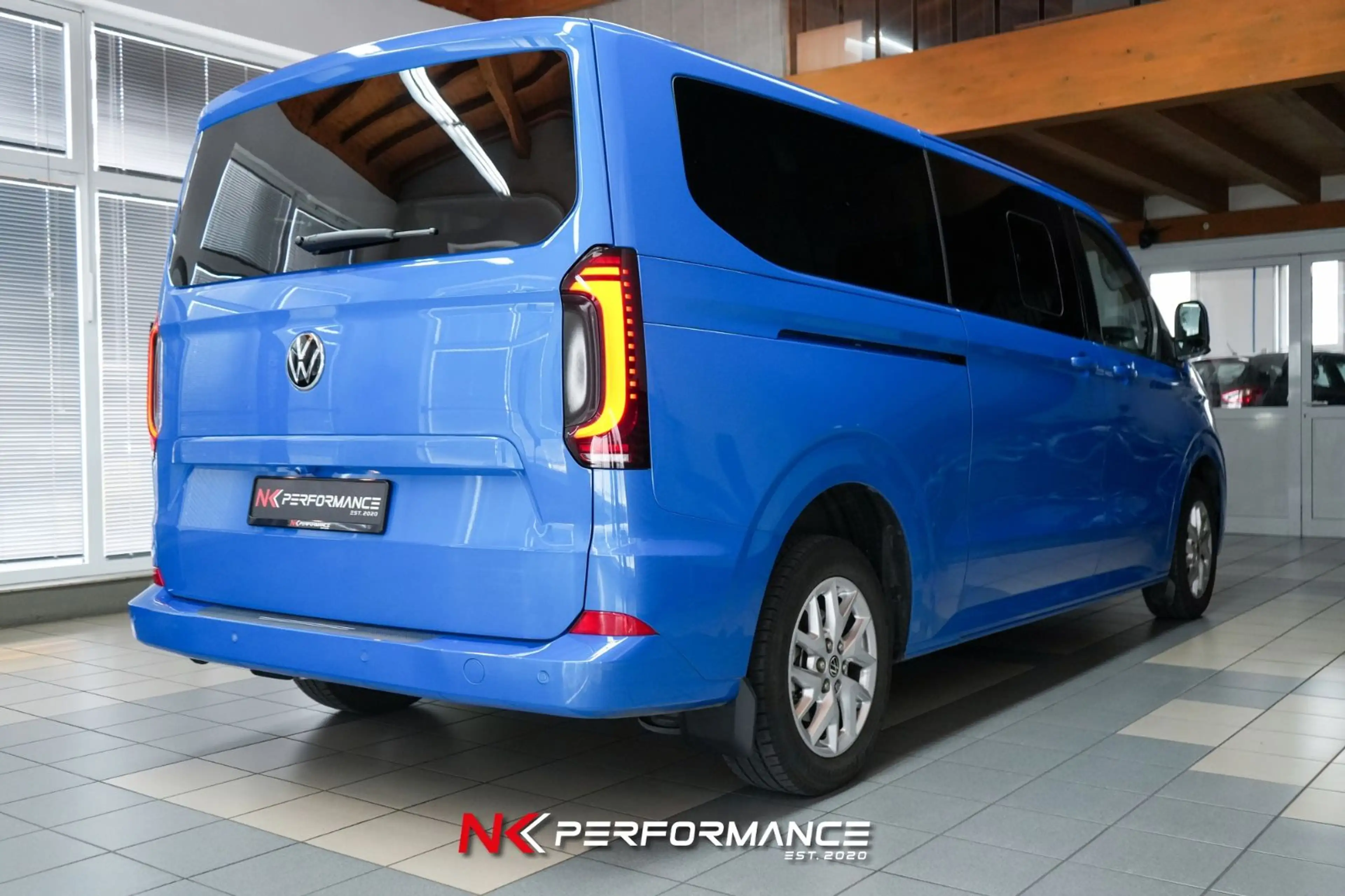 Volkswagen T7 Caravelle T7 e-Caravelle 210 kW LR Style/8-SITZ /AHK /360° — photo 9