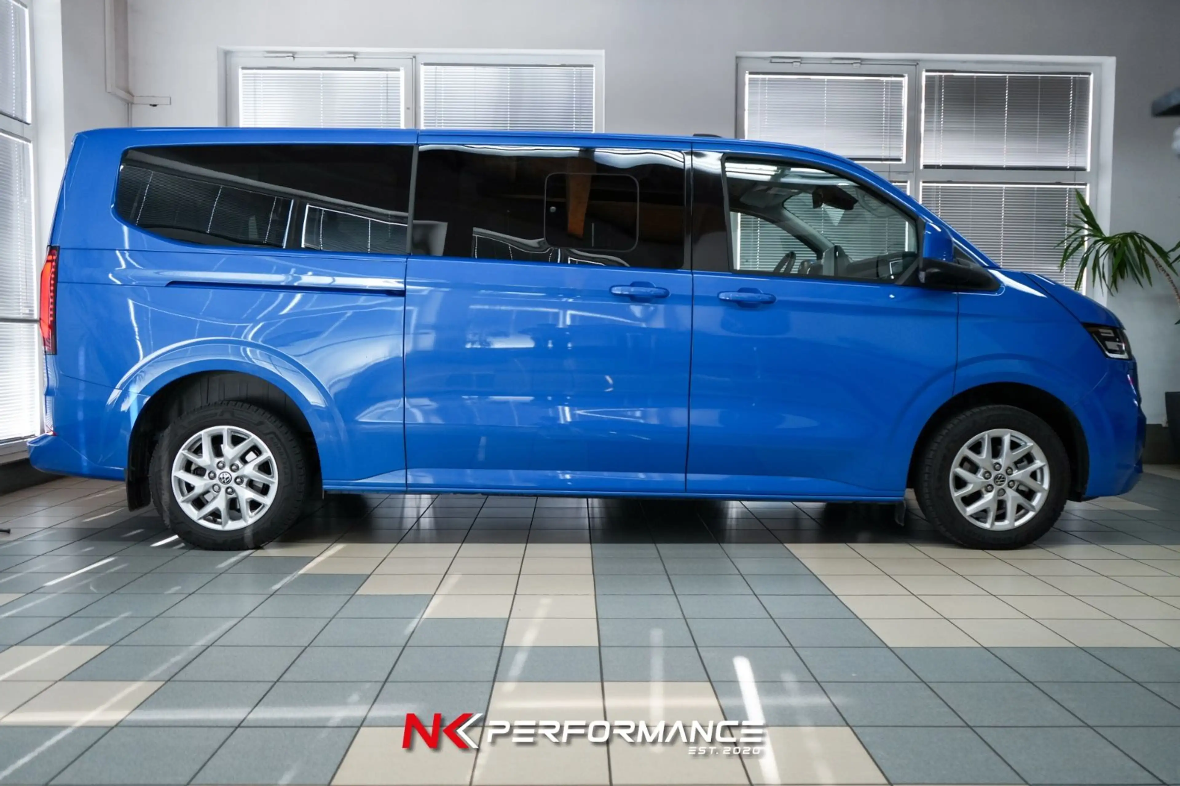 Volkswagen T7 Caravelle T7 e-Caravelle 210 kW LR Style/8-SITZ /AHK /360° — photo 7