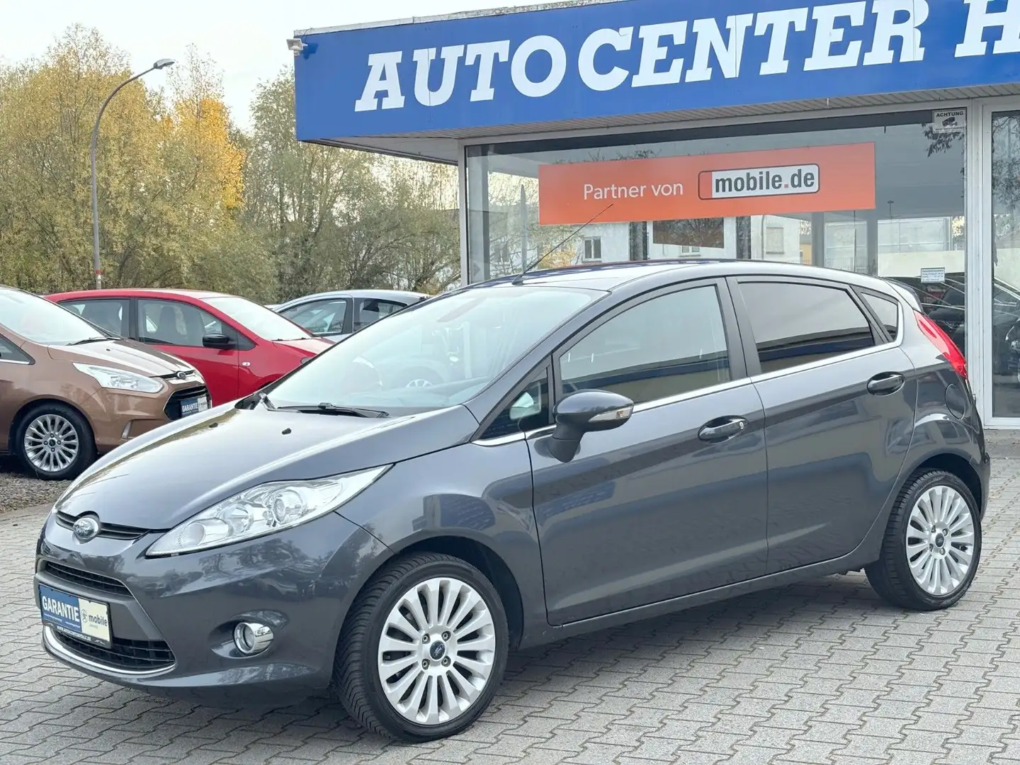 Ford Fiesta Titanium X Grau - 1