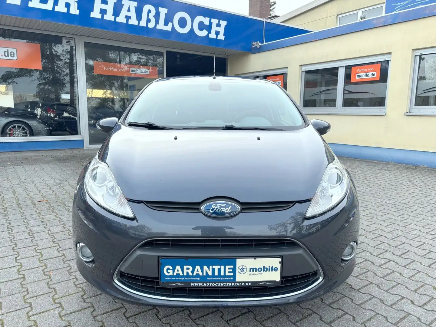 Ford Fiesta Titanium X Grau - 2