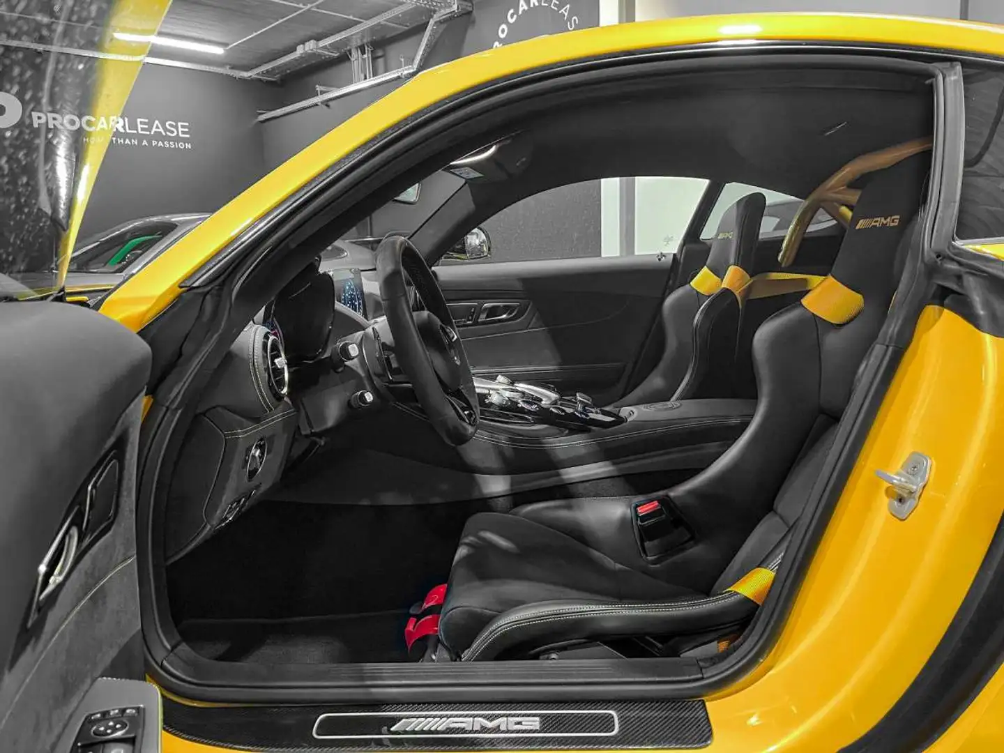 Mercedes-Benz AMG GT R TRACK PACK / RECARO/ SOLARBREAM YELLOW Jaune - 2