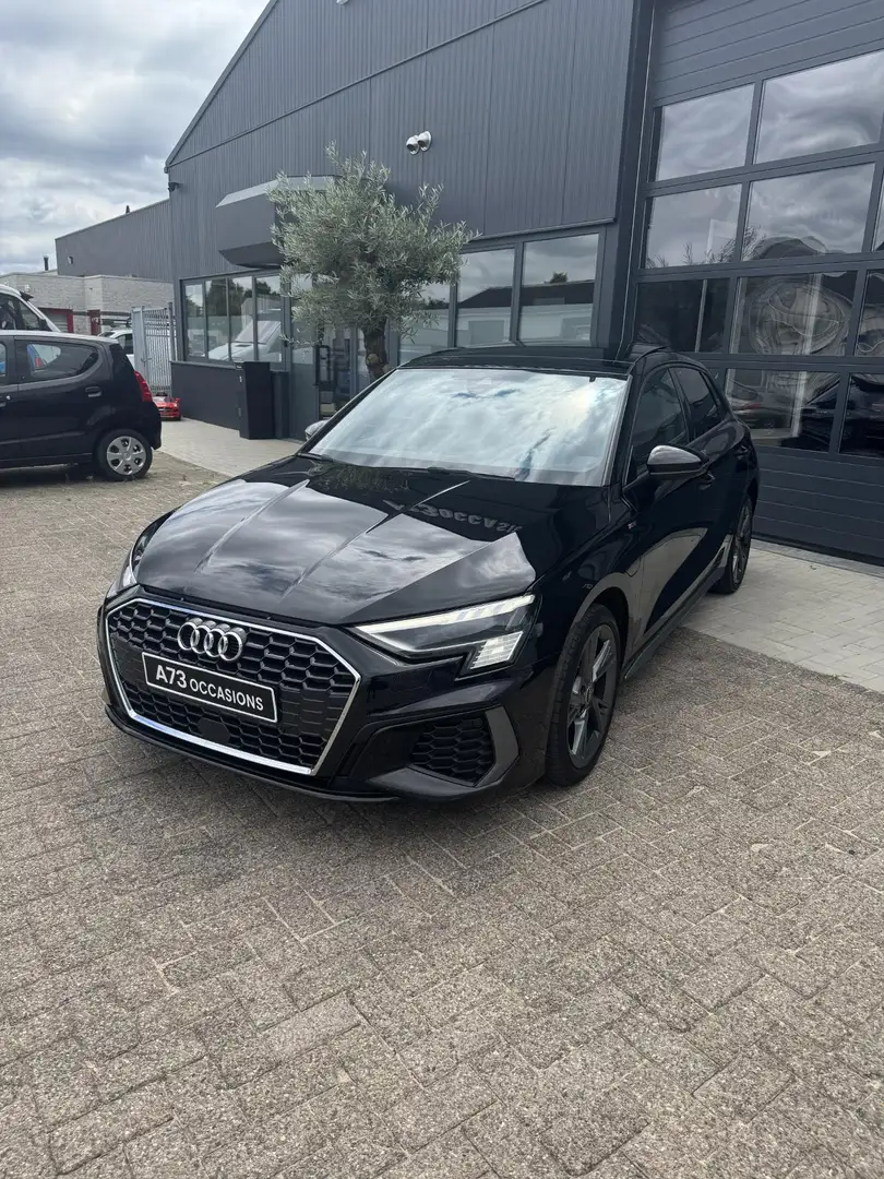 Audi A3 Sportback 45 TFSI e S edition Competition Zwart - 1