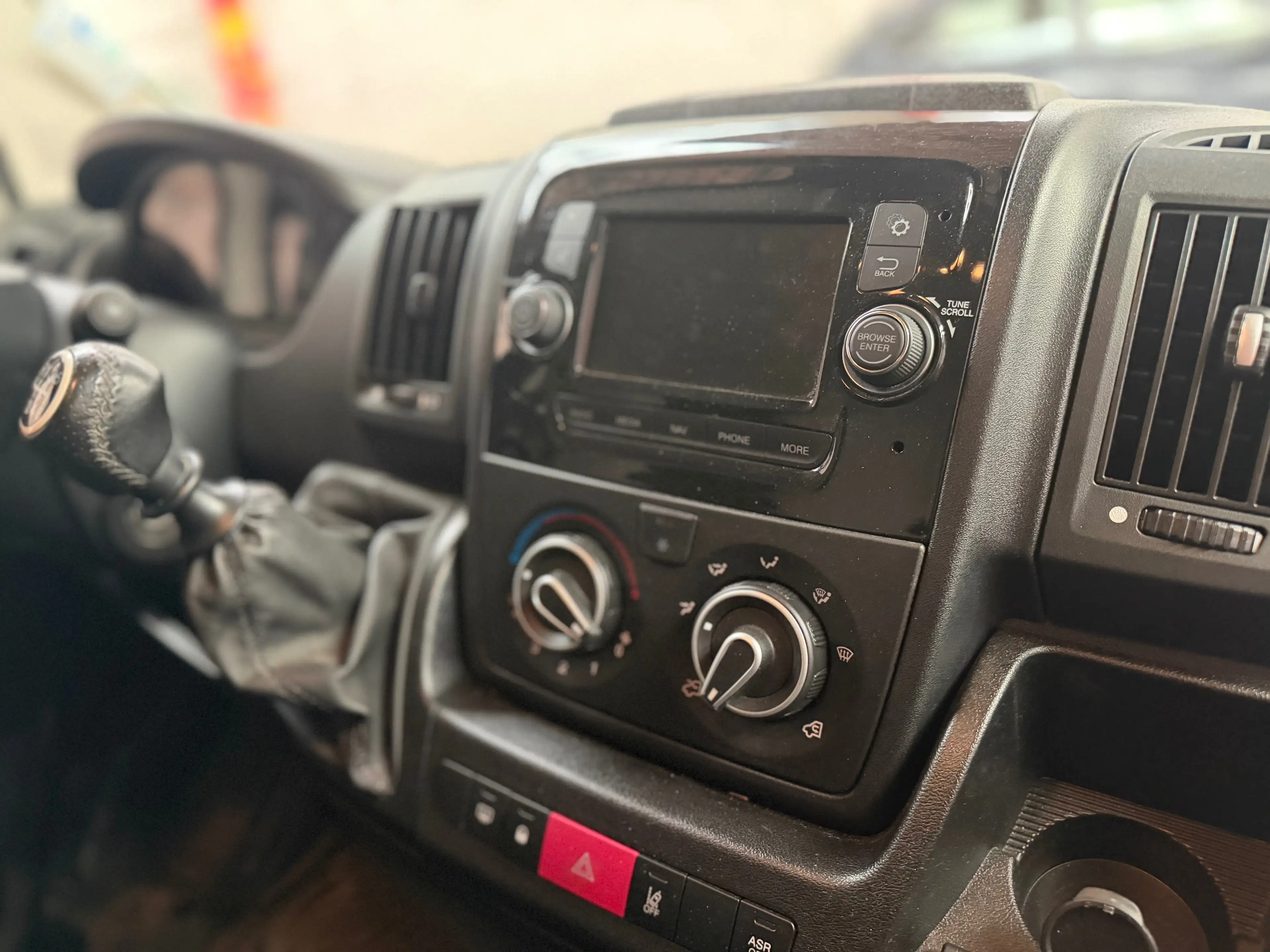 Peugeot Boxer 2.2 BlueHDi L2H2 Asphalt S/S — photo 8