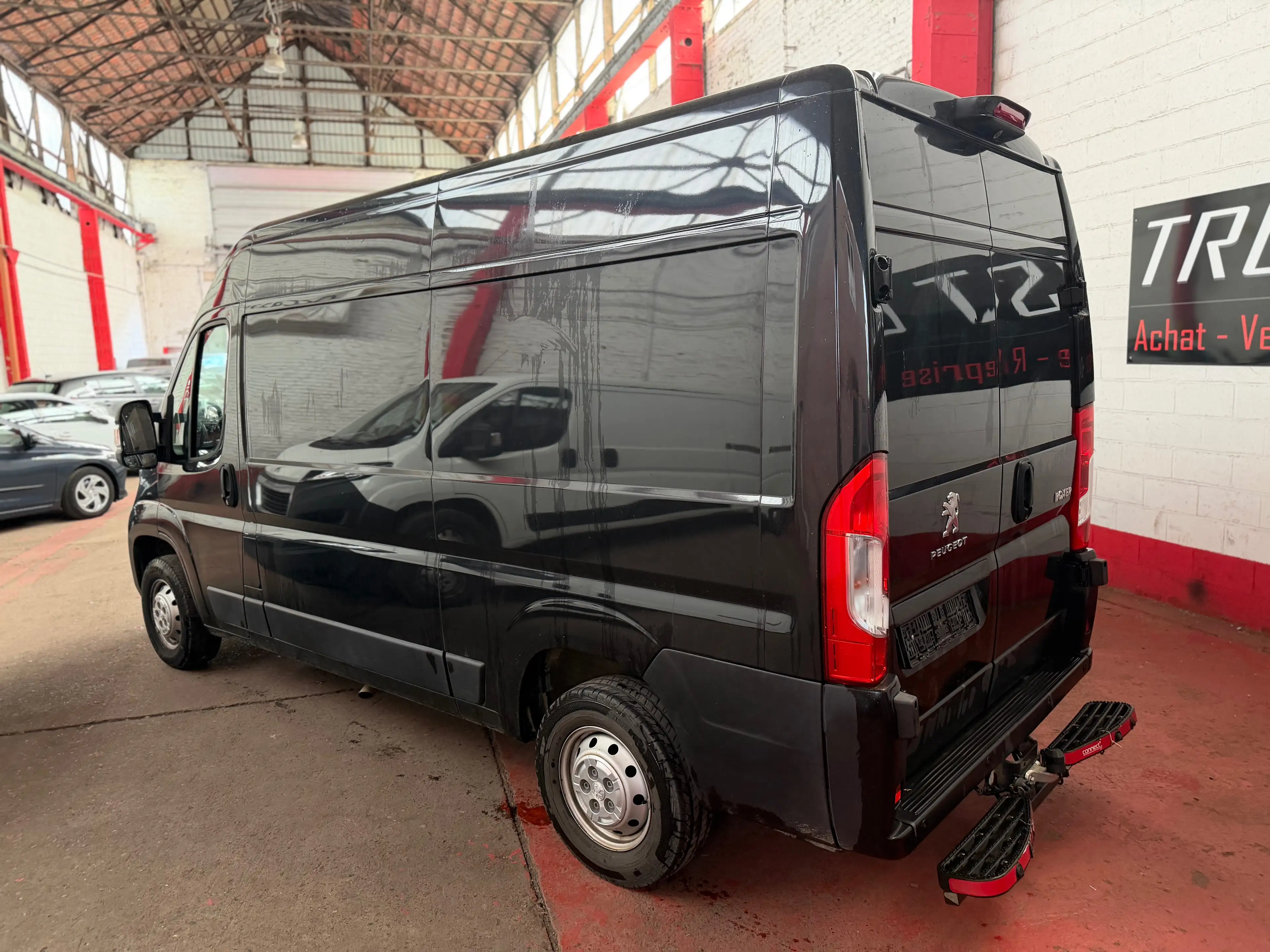 Peugeot Boxer 2.2 BlueHDi L2H2 Asphalt S/S — photo 3