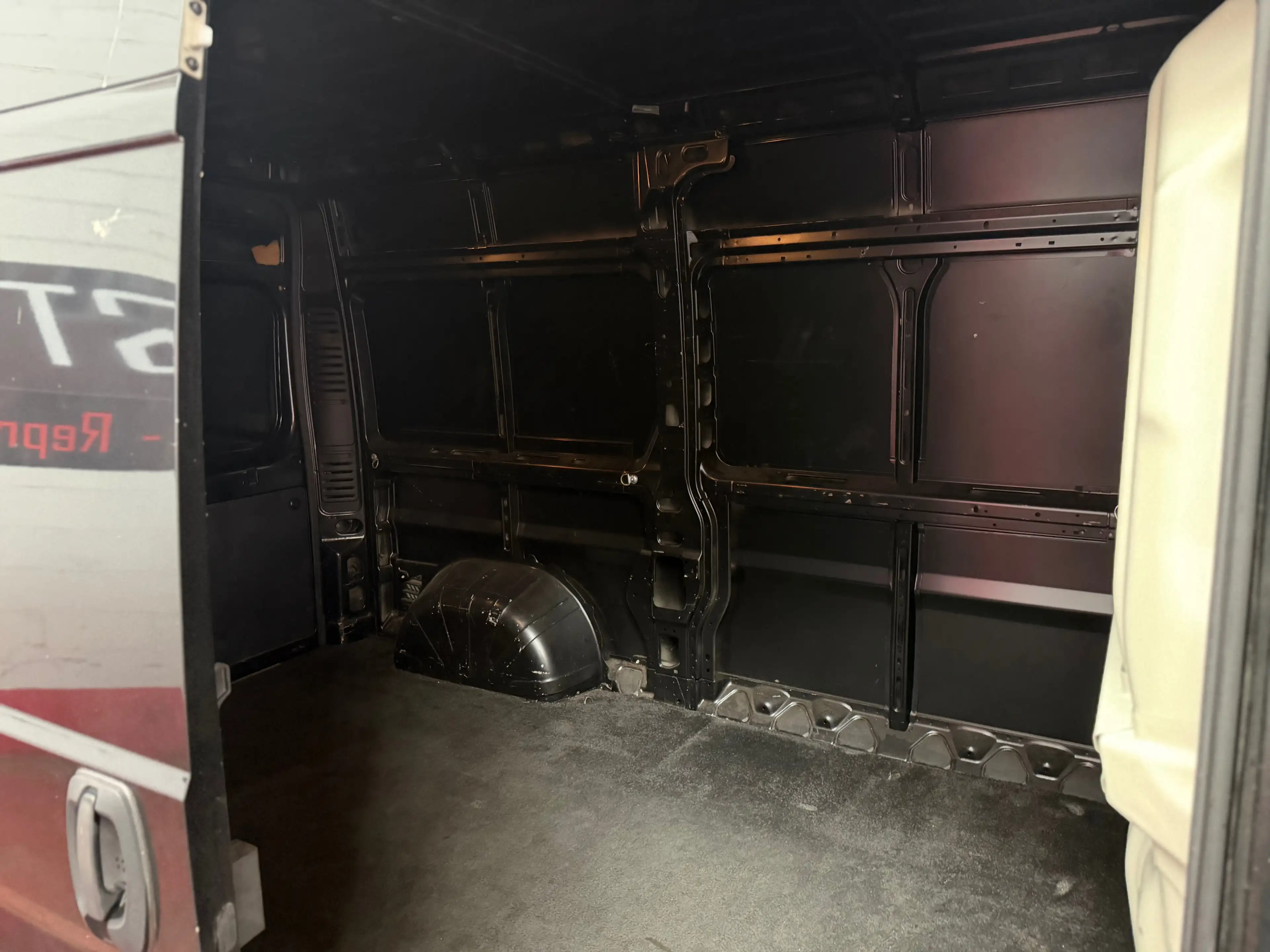 Peugeot Boxer 2.2 BlueHDi L2H2 Asphalt S/S — photo 6