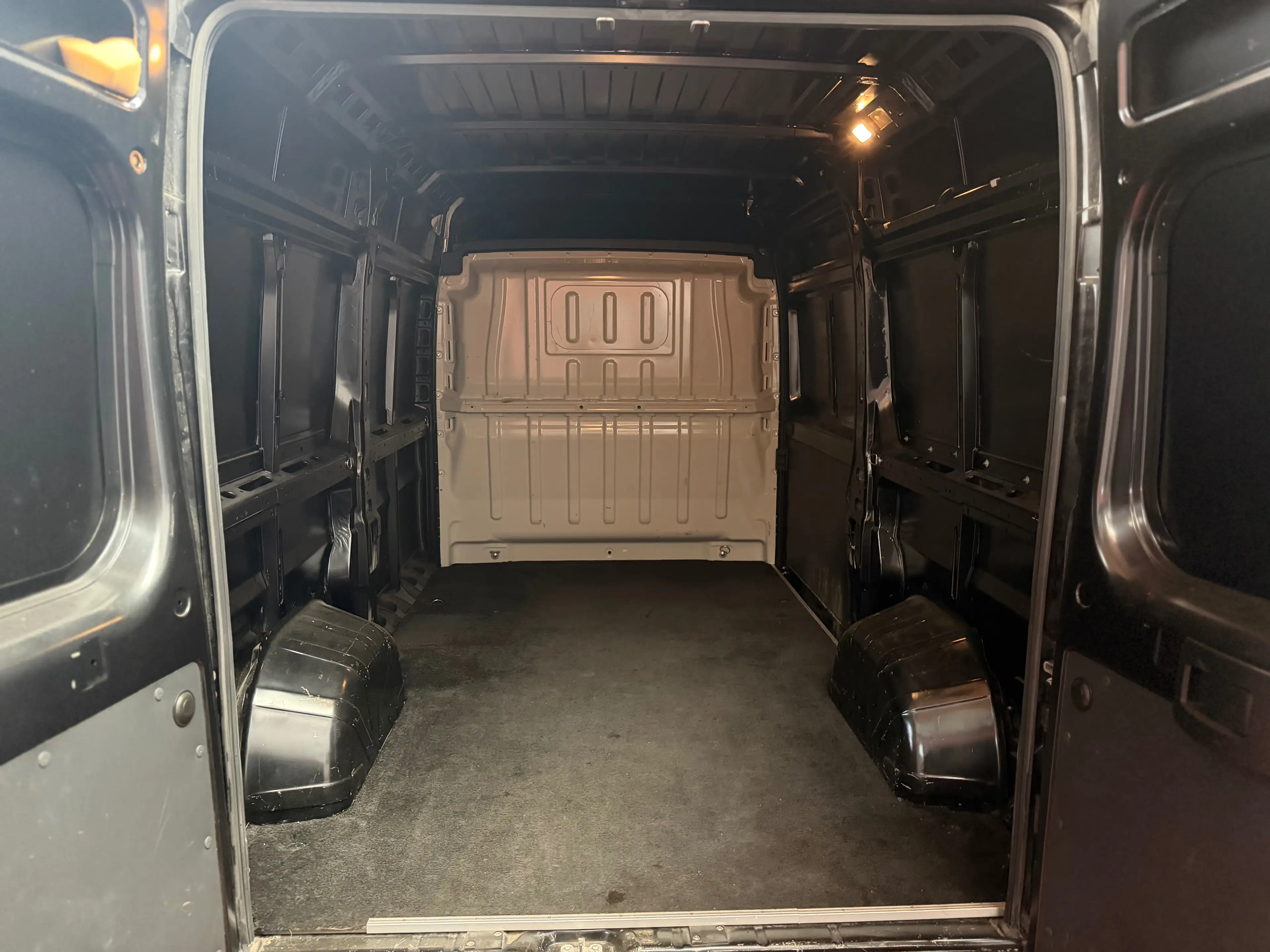 Peugeot Boxer 2.2 BlueHDi L2H2 Asphalt S/S — photo 5
