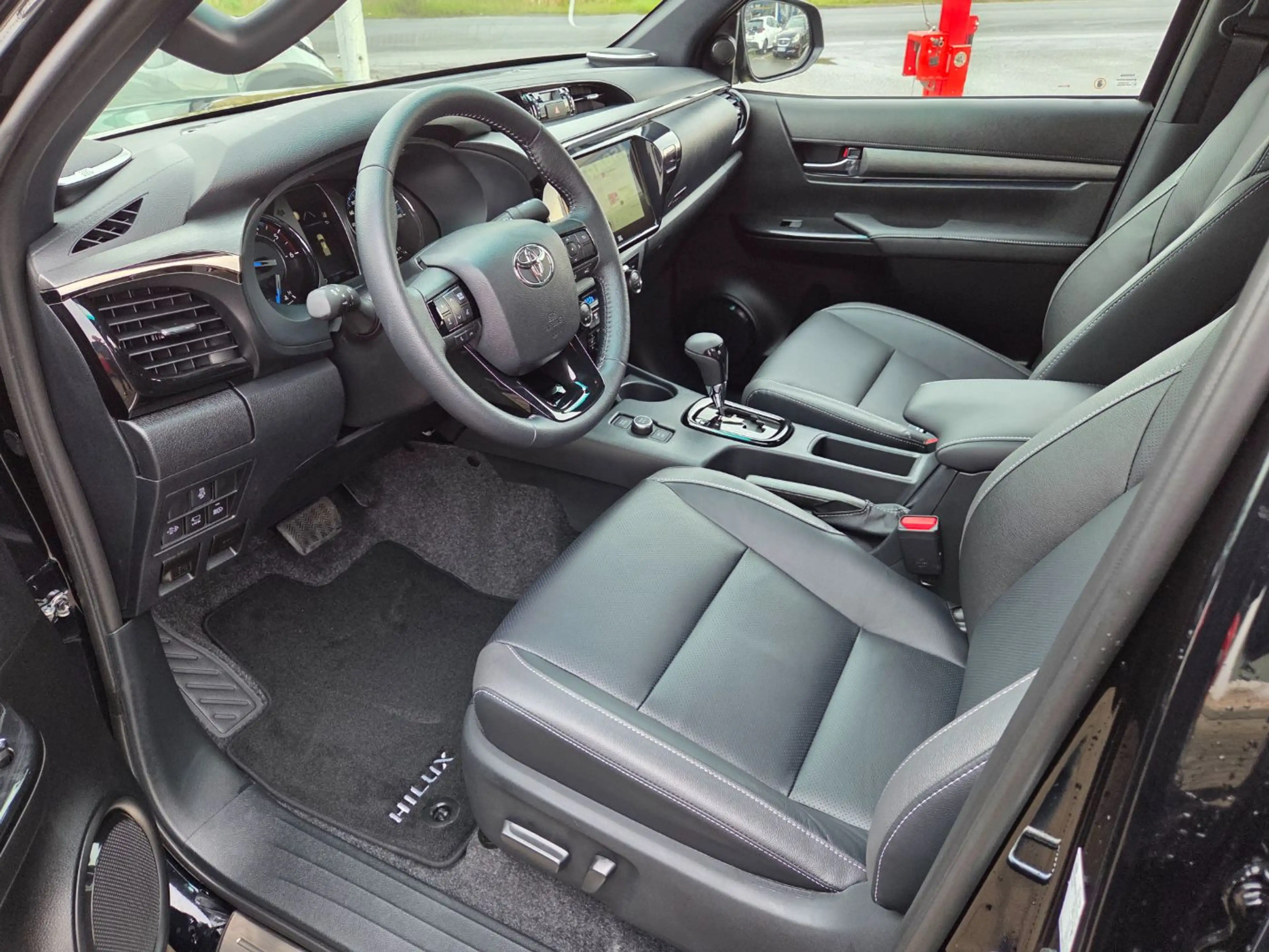 Toyota Hilux 2.8 D-4D 4x4 Double Cab Invincible Navi JBL — photo 6