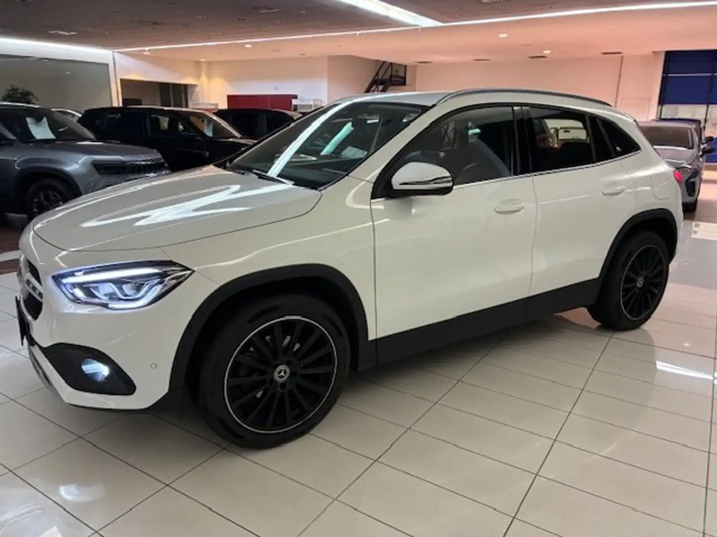 Mercedes-Benz GLA 180 GLA Business Extra auto - soli 48.00km! Bianco - 1