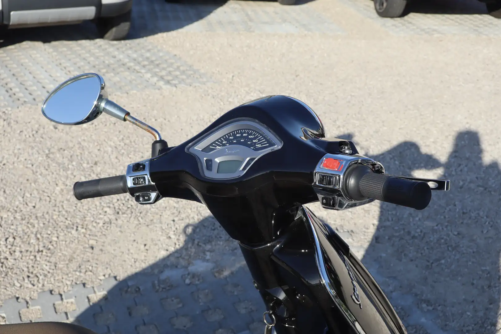 Vespa Primavera 125 Nero - 2