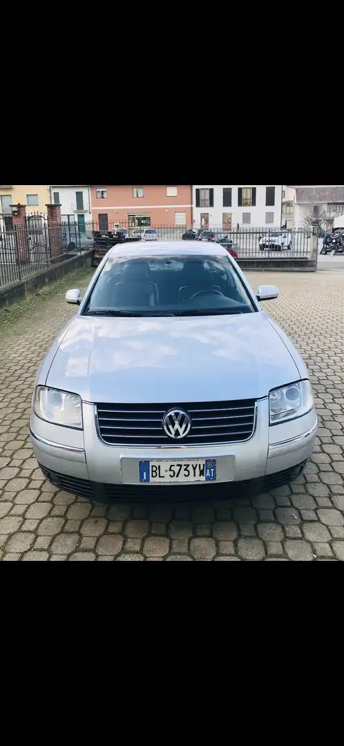 Volkswagen Passat 5p 1.6 td GL - 1