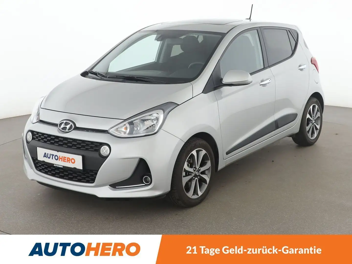 Hyundai i10 1.2 Style Aut.*NAVI*PDC*SHZ*LHZ*ALU*KLIMA* Silber - 1