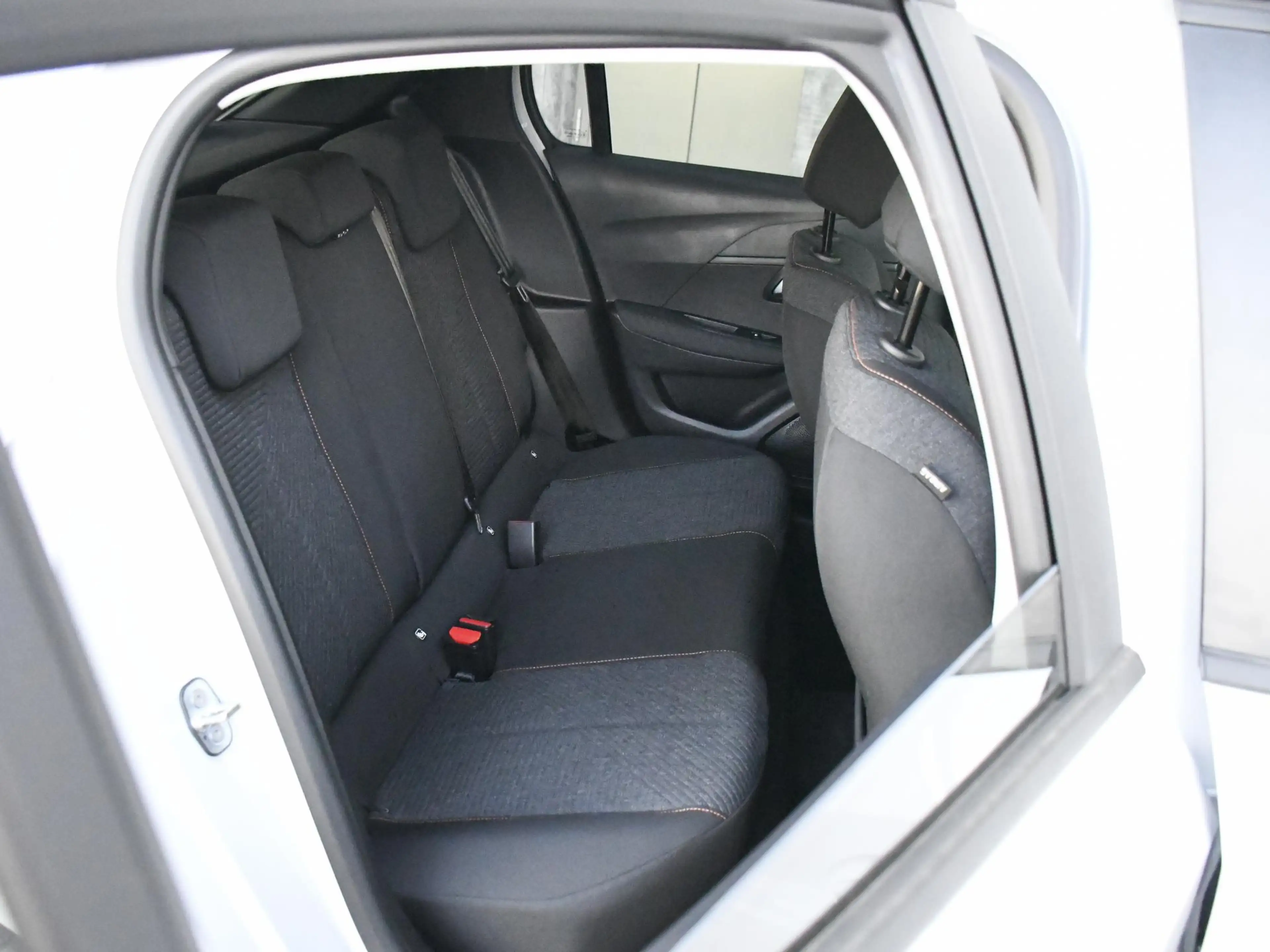 Peugeot e-208 EV Allure 51 kWh 156pk Automaat CRUISE.C | CAMERA — photo 11