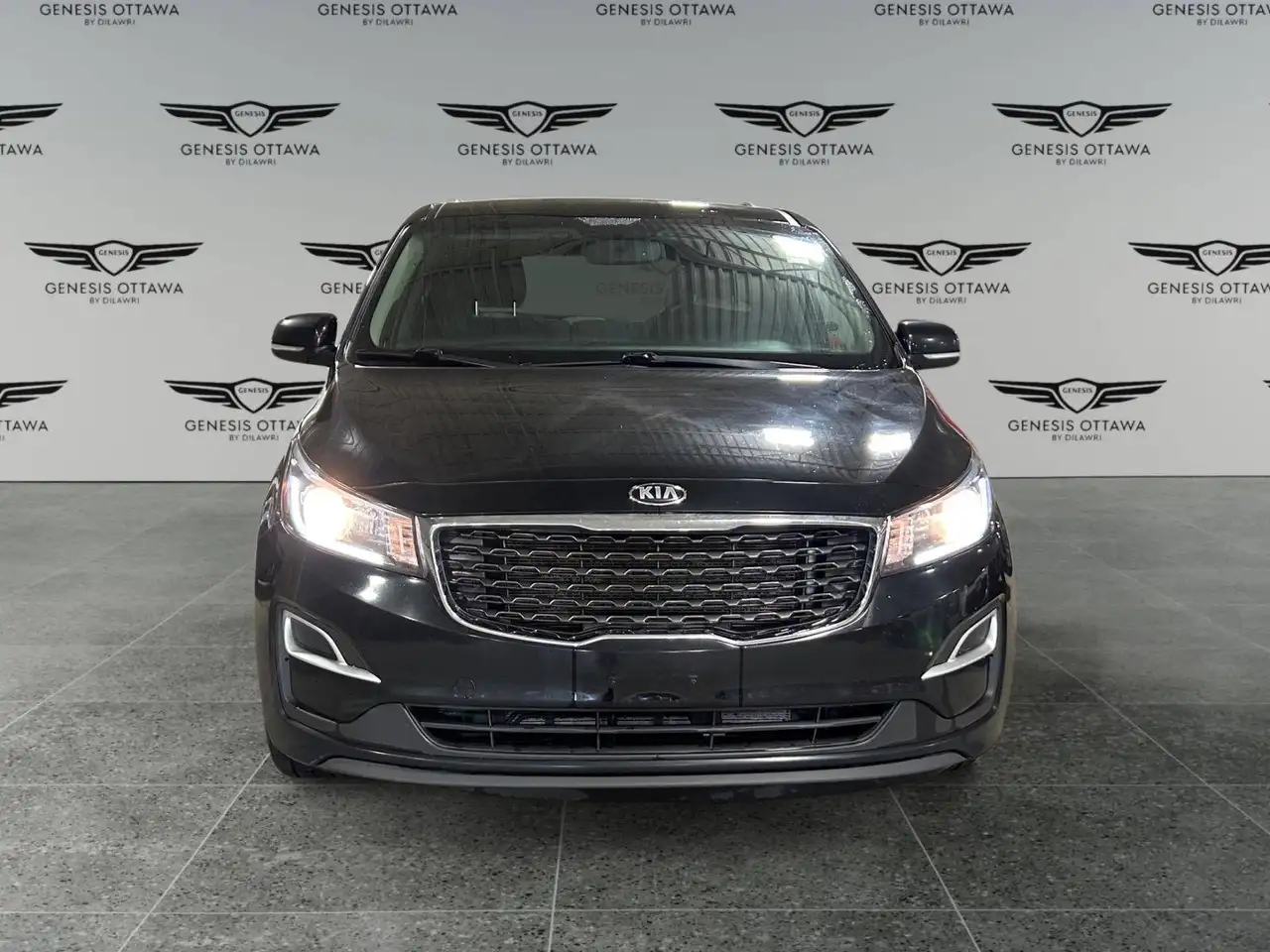 Kia Sedona снимка Kia Sedona