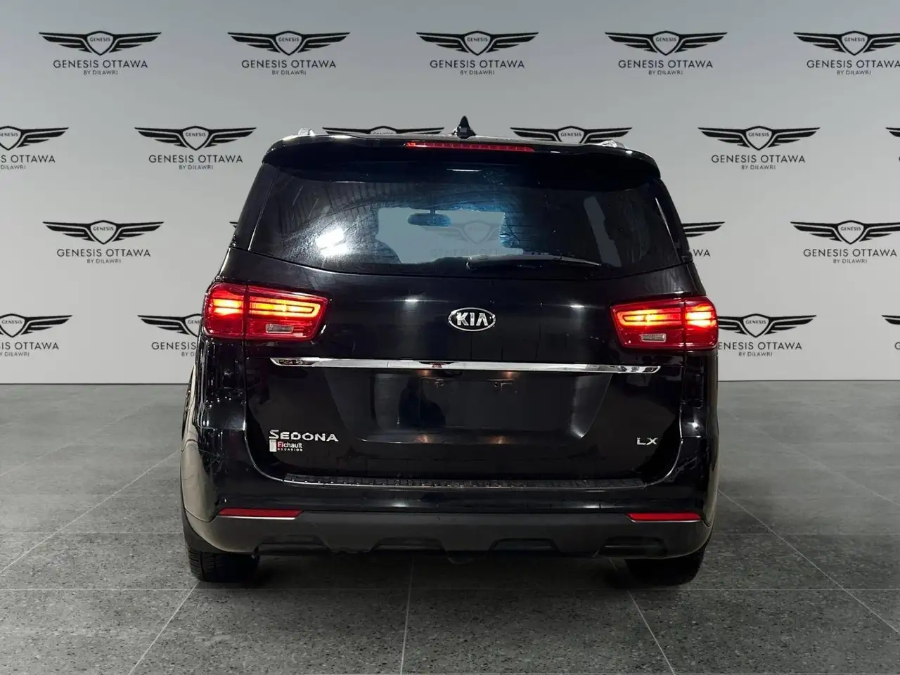 Kia Sedona снимка Kia Sedona