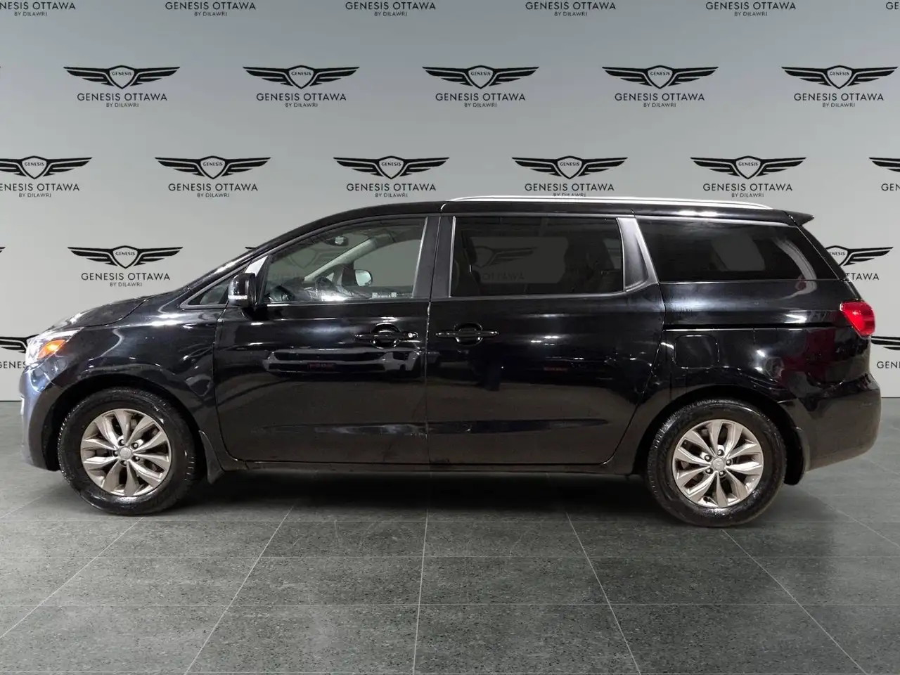 Kia Sedona снимка Kia Sedona