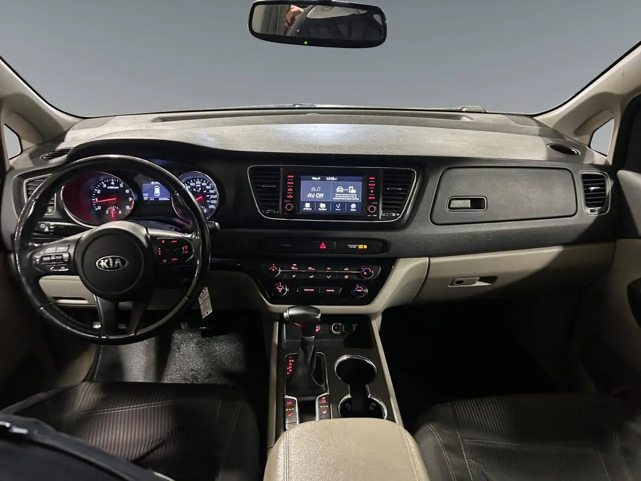 Kia Sedona снимка Kia Sedona