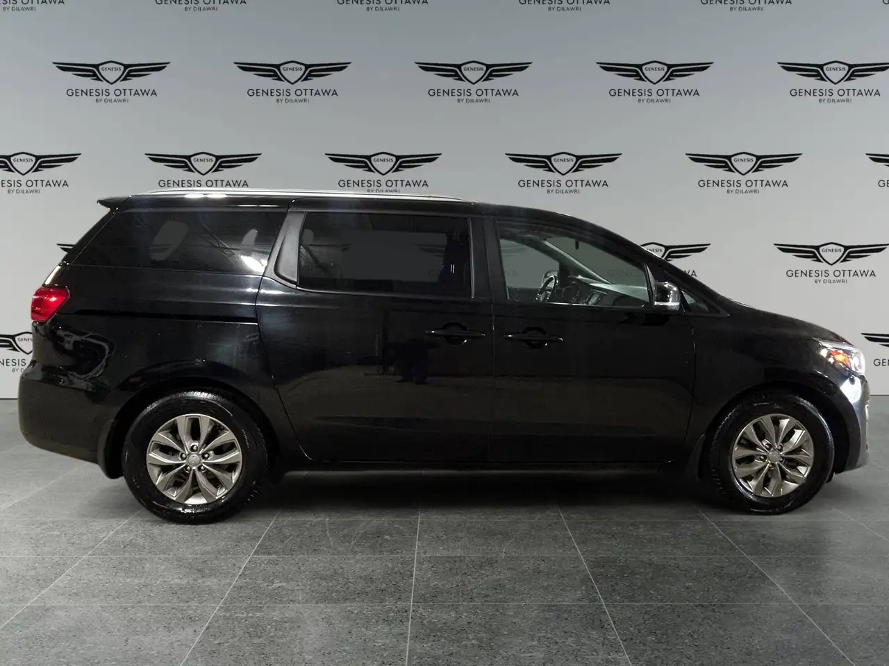Kia Sedona снимка Kia Sedona