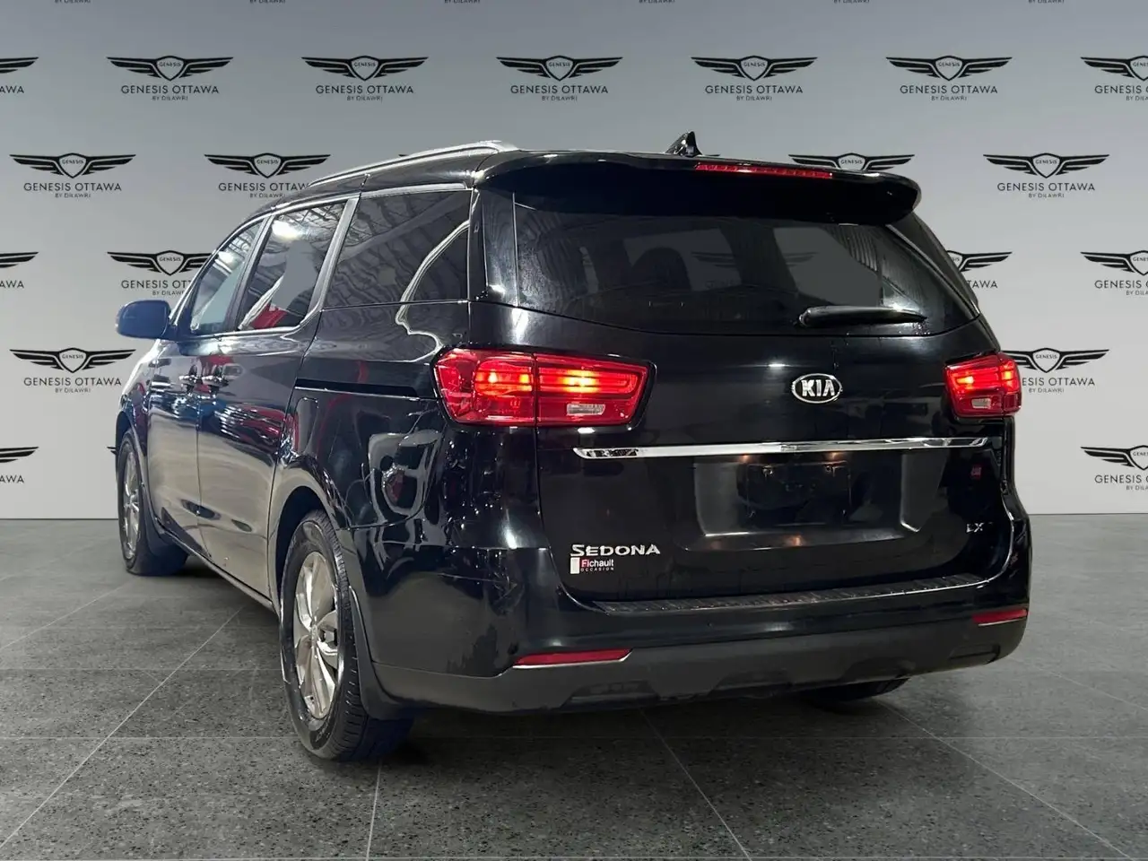 Kia Sedona снимка Kia Sedona