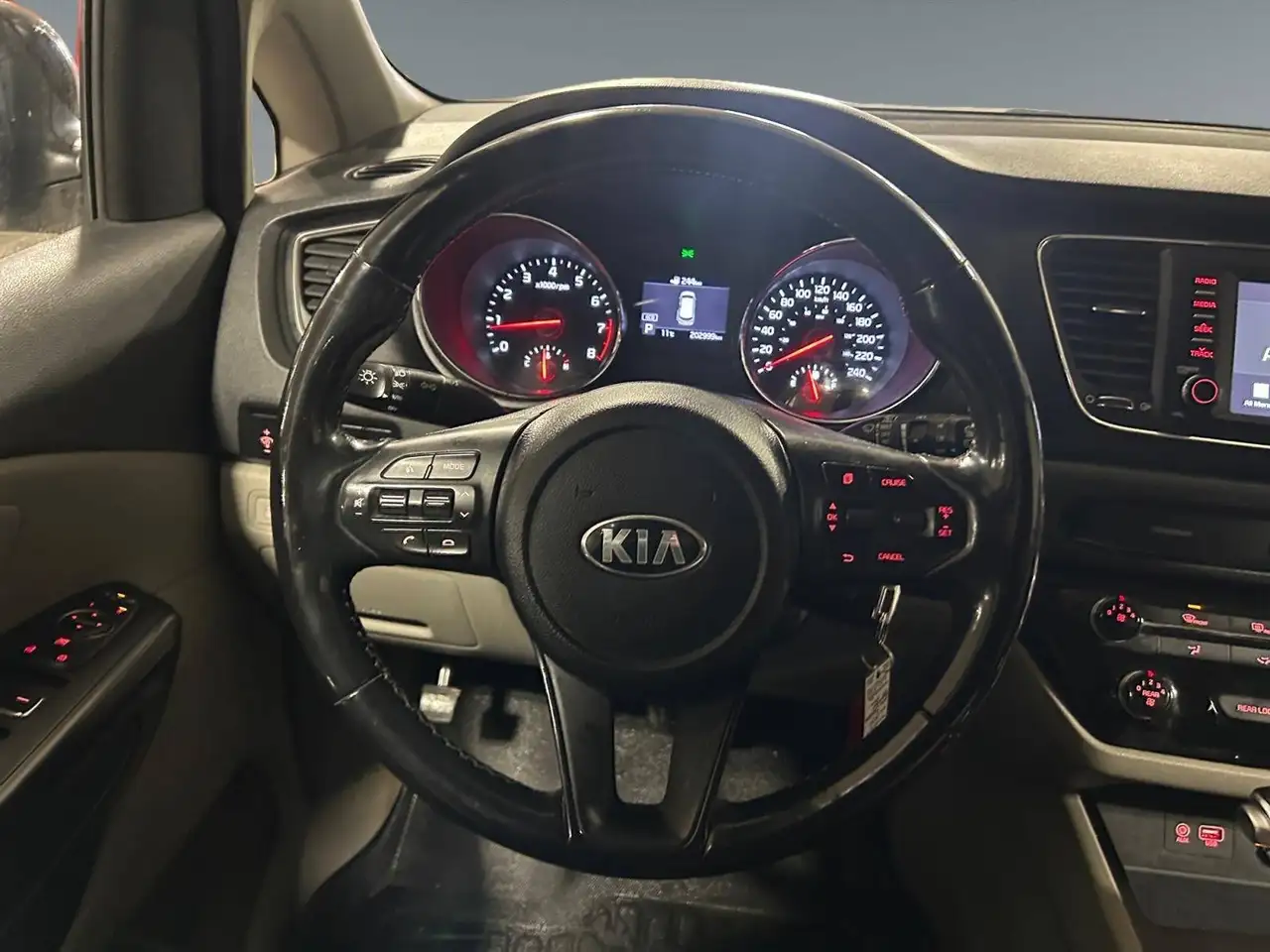 Kia Sedona снимка Kia Sedona