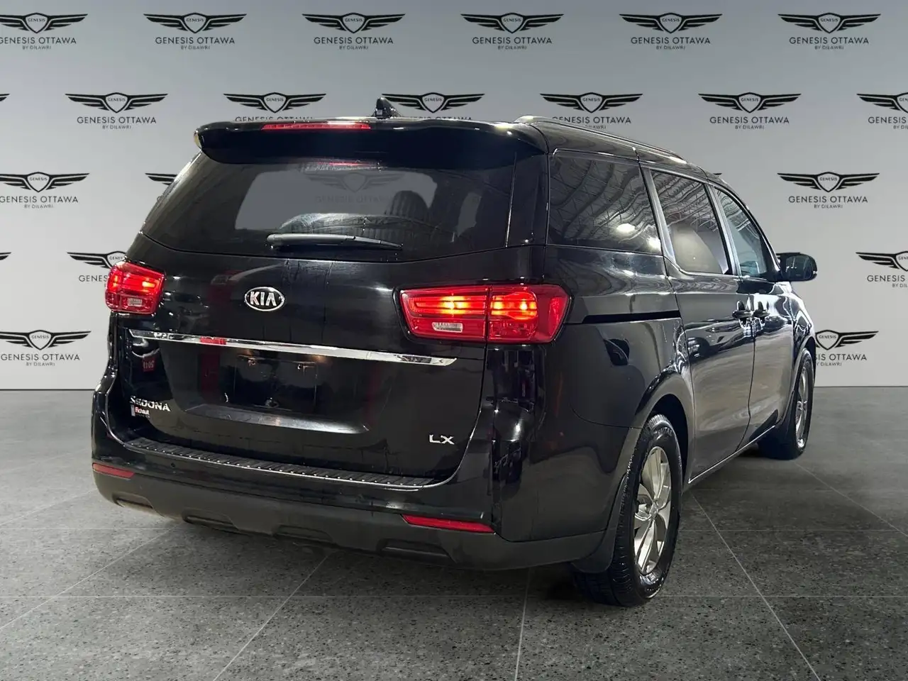 Kia Sedona снимка Kia Sedona
