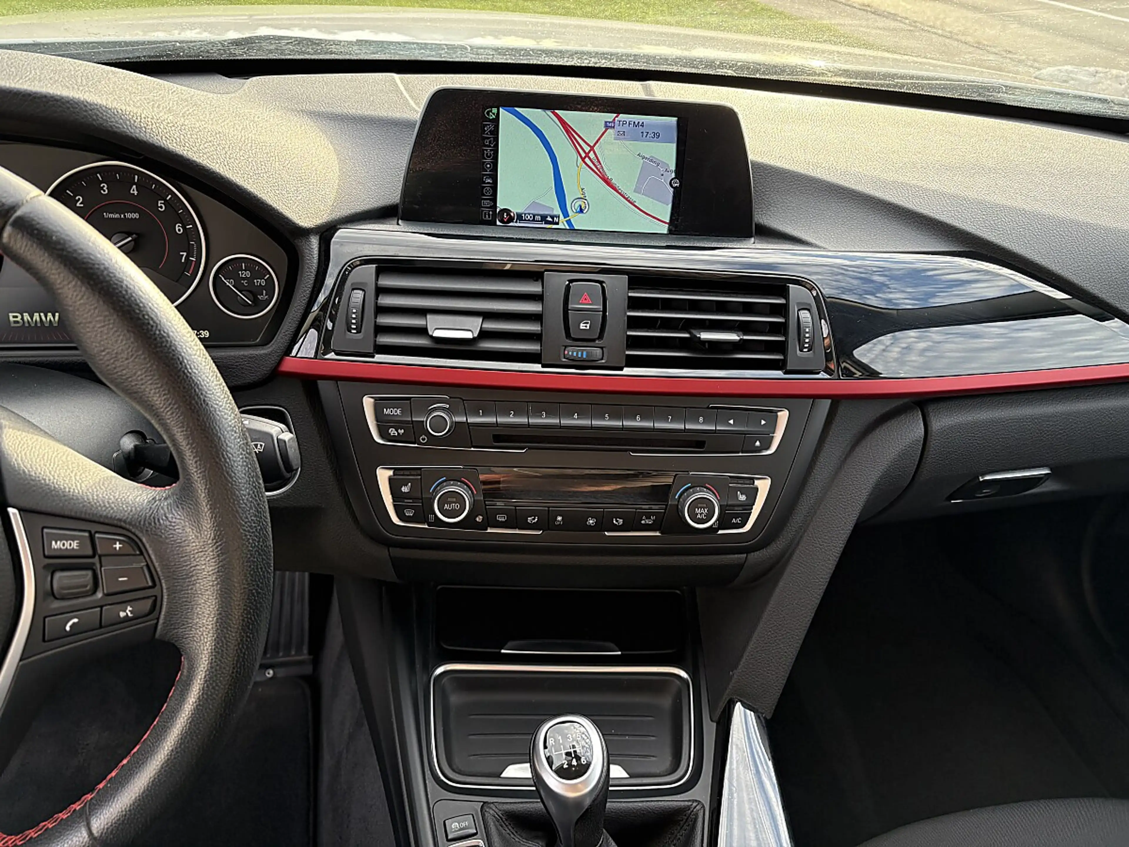 BMW 316 i Touring — photo 10