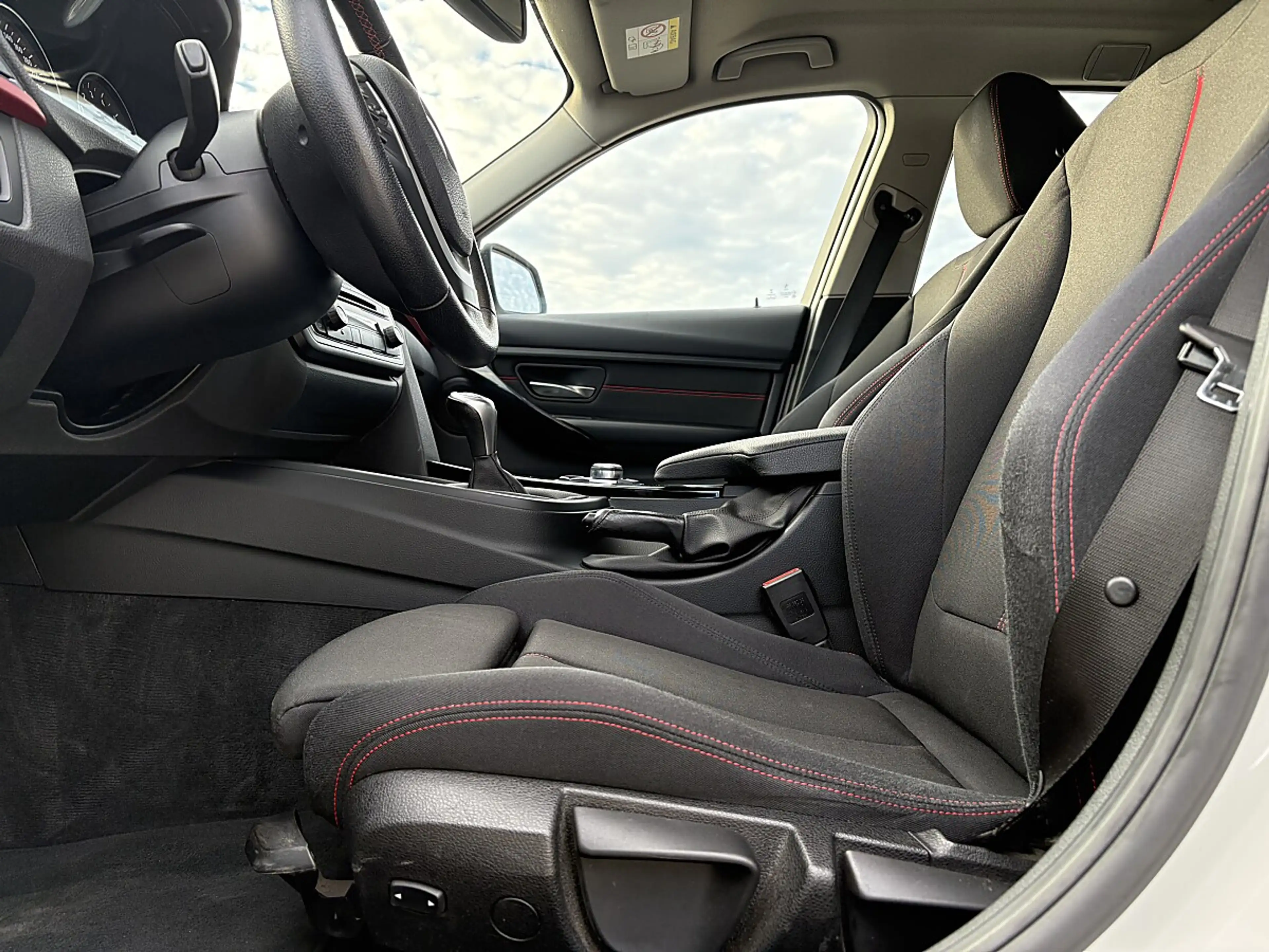 BMW 316 i Touring — photo 12