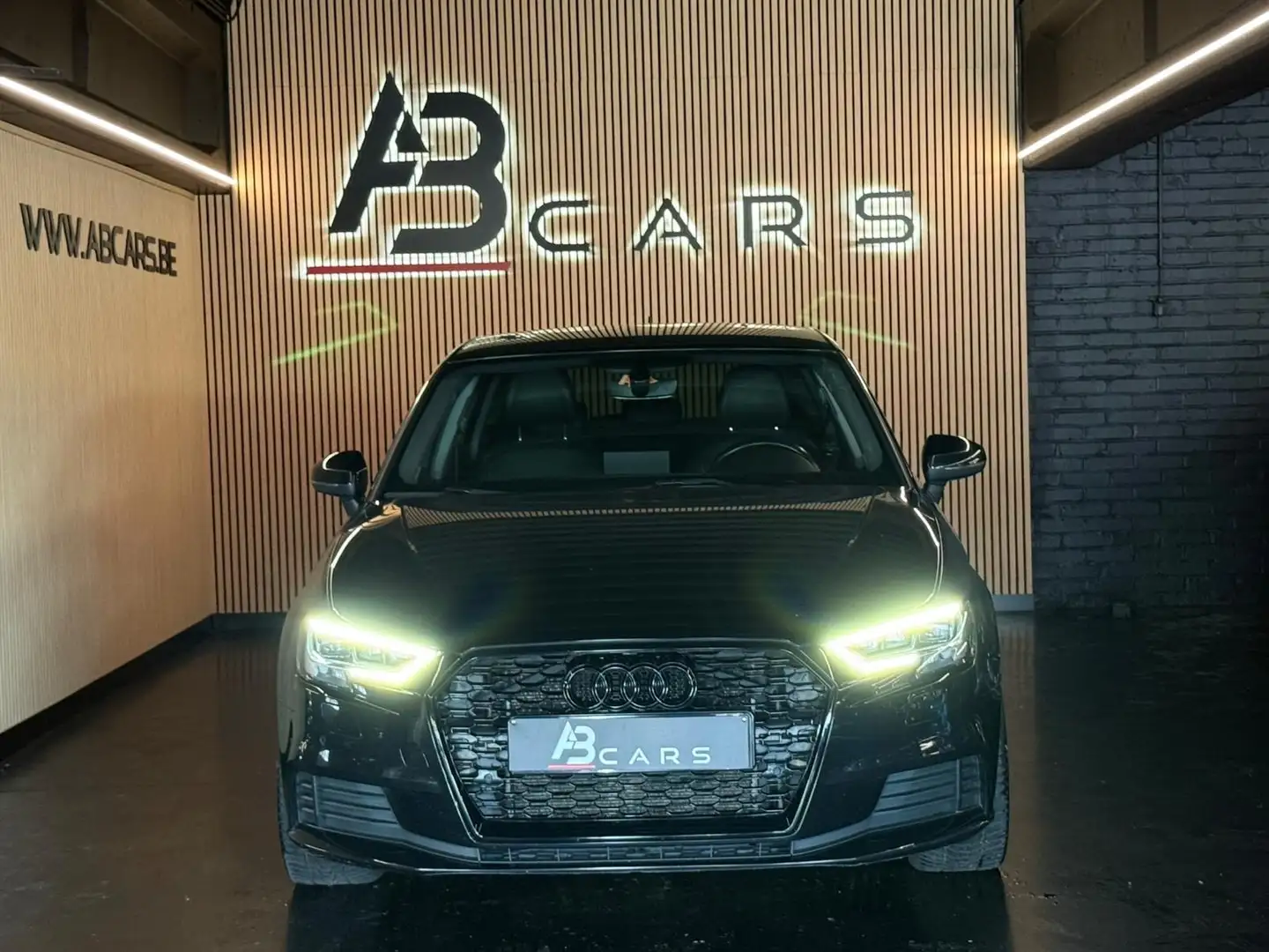 Audi A3 30 TDi  S tronic * COCKPIT LINE * GAR 12 MOIS * Zwart - 2