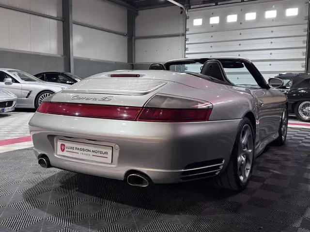 Porsche 911 view 14