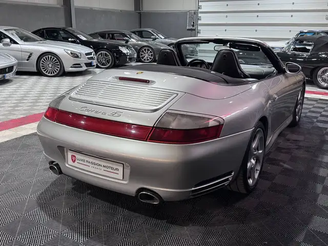 Porsche 911 view 11