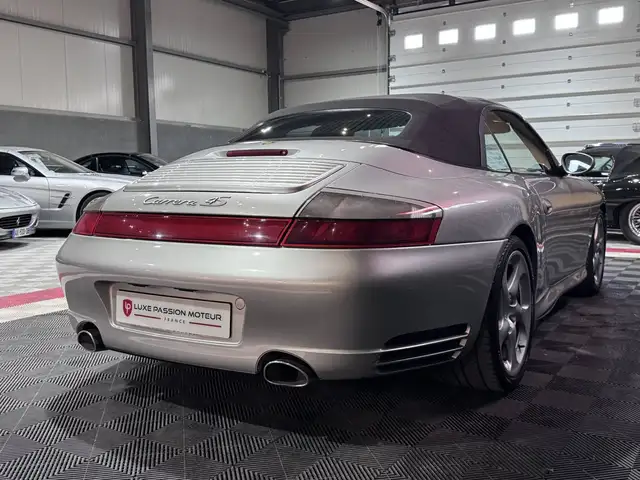 Porsche 911 view 9