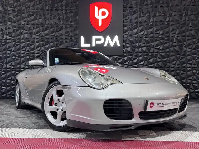 Porsche 911 view 4