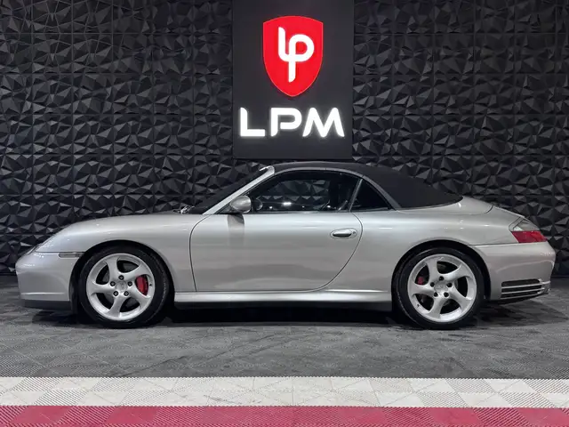 Porsche 911 view 12