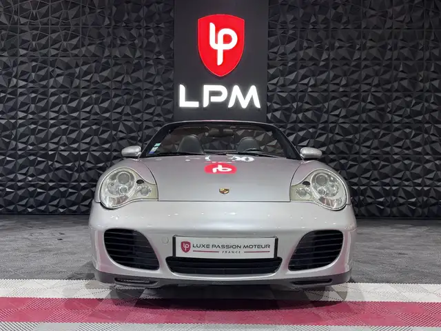 Porsche 911 view 2