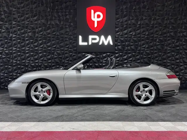 Porsche 911 view 5