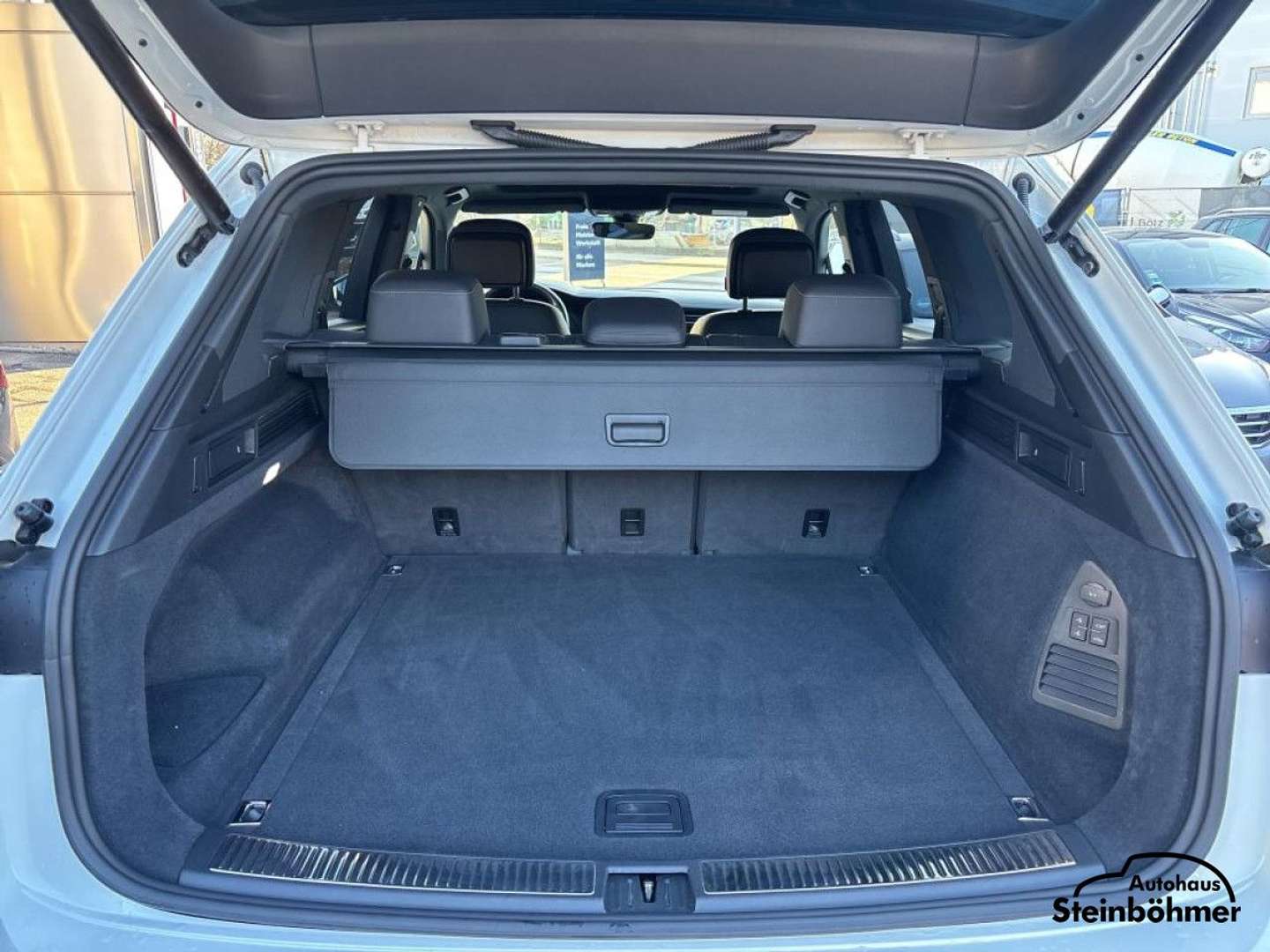 Volkswagen Touareg R-Line -  - Joinsteer - #4