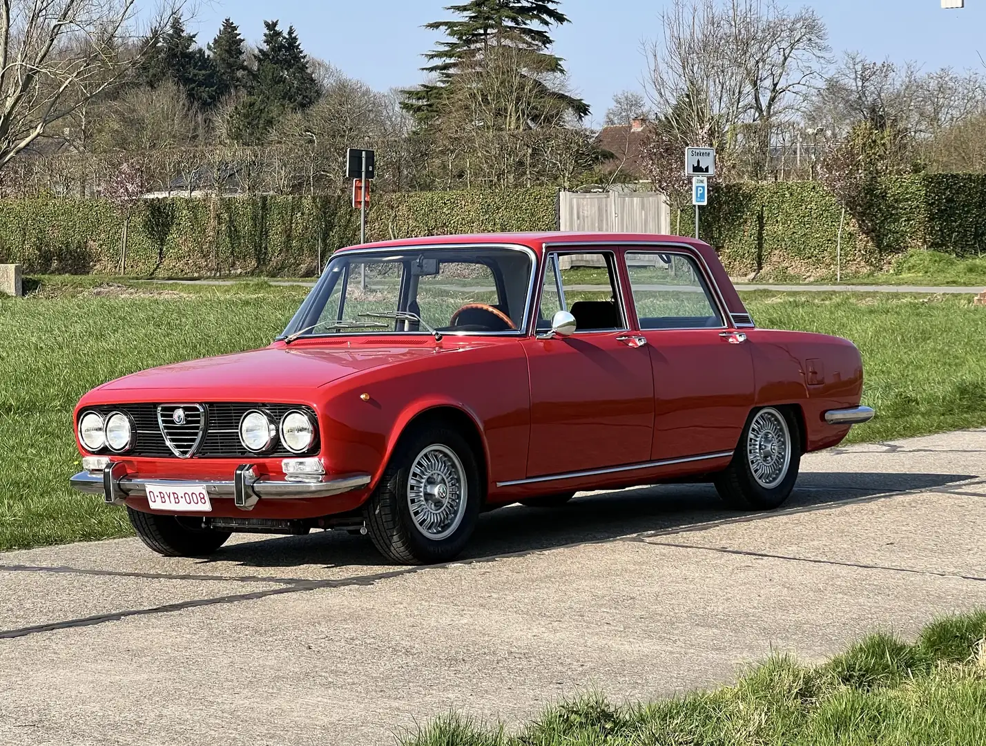 Alfa Romeo 2000 Berlina Rot - 1