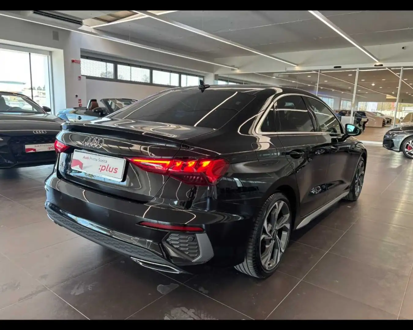 Audi A3 Sedan 35 TDI S tronic S line edition Nero - 2