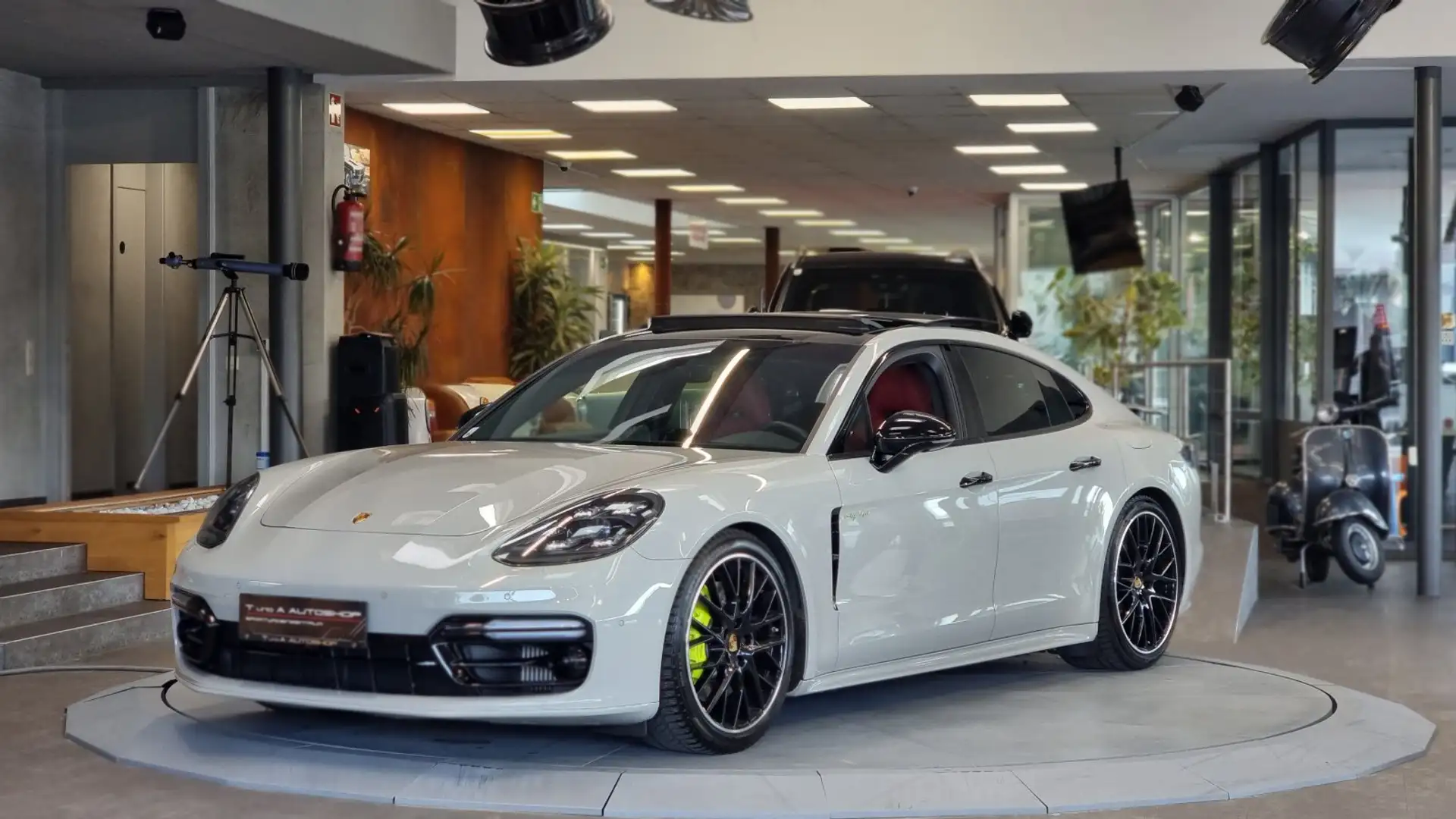 Porsche Panamera 4 e-Hybrid Aut. *Pano*360°*Luftfederung* Grau - 1