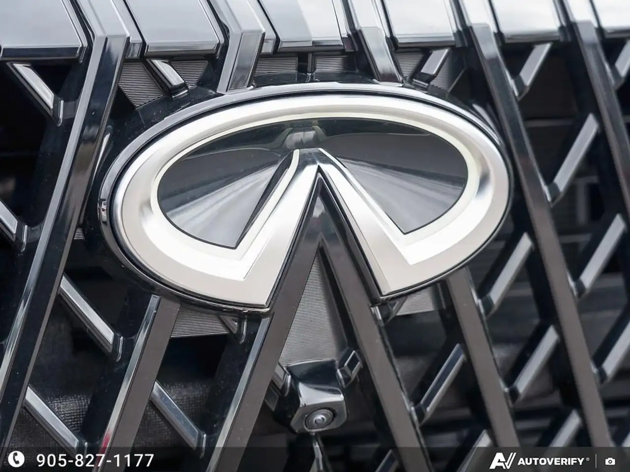 Infiniti QX80 снимка Infiniti QX80