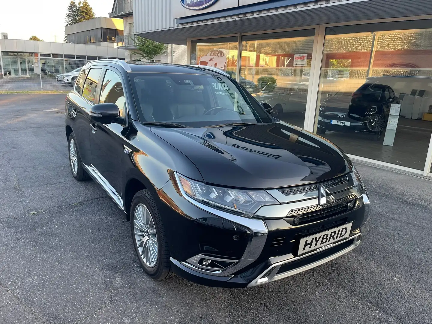 Mitsubishi Outlander PHEV Premium 4WD wenig Kilometer+top gepflegt Schwarz - 1