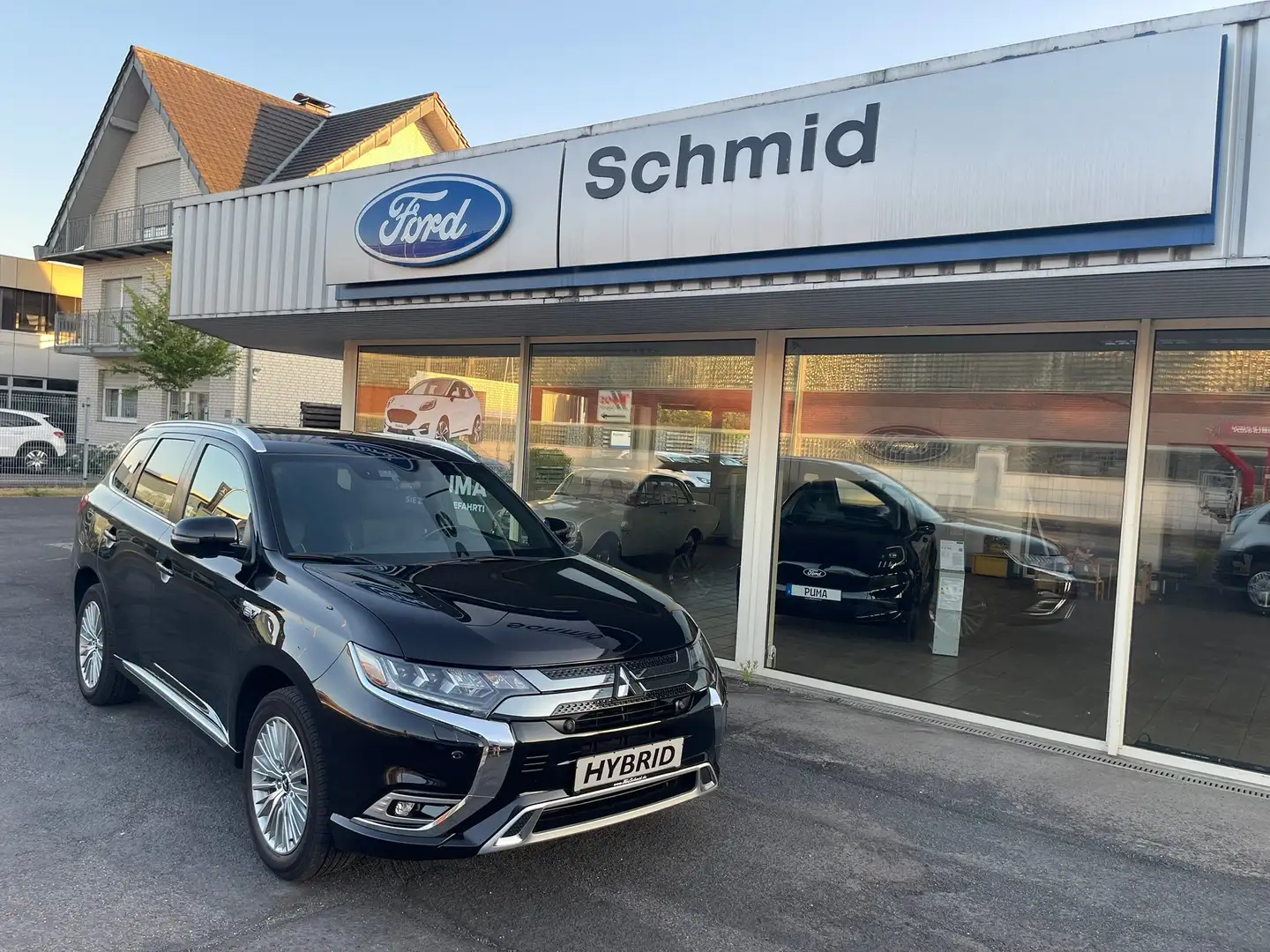 Mitsubishi Outlander PHEV Premium 4WD wenig Kilometer+top gepflegt Schwarz - 2